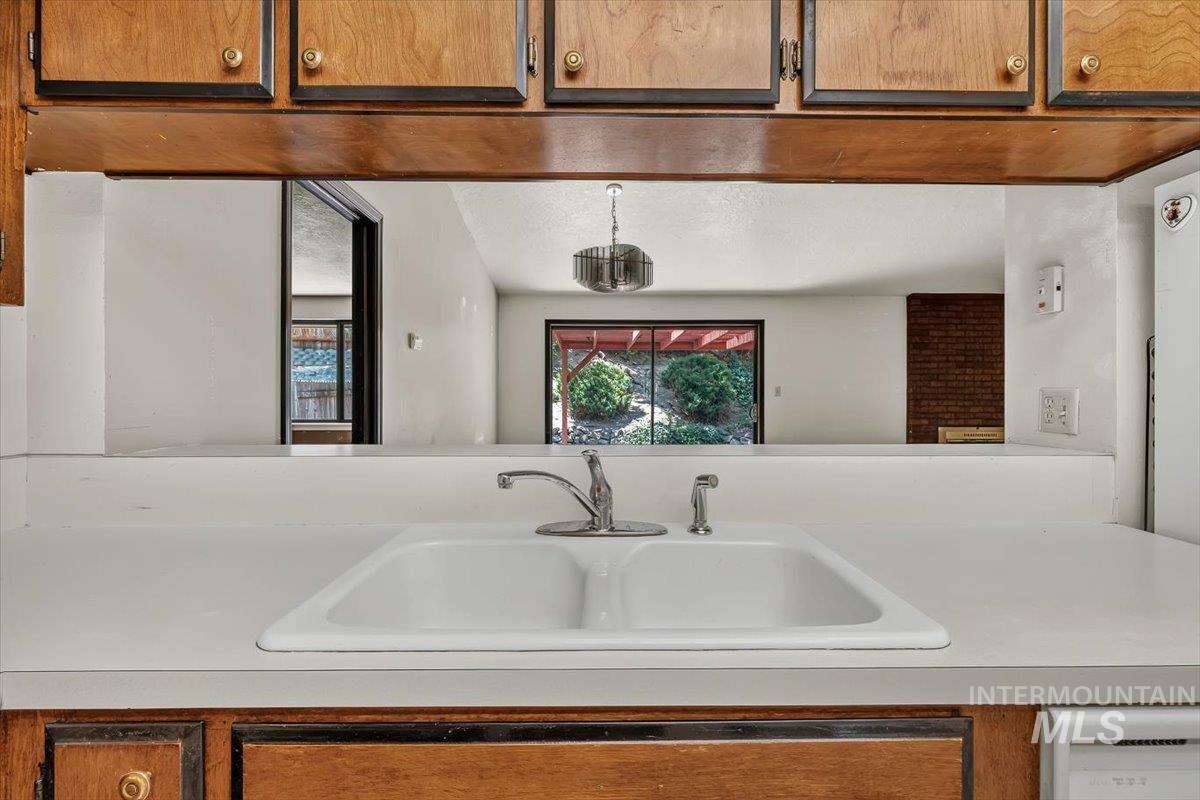 3439 S Raindrop Ct, Boise, Idaho 83706, 3 Bedrooms, 2 Bathrooms, Residential For Sale, Price $429,900, 98995377