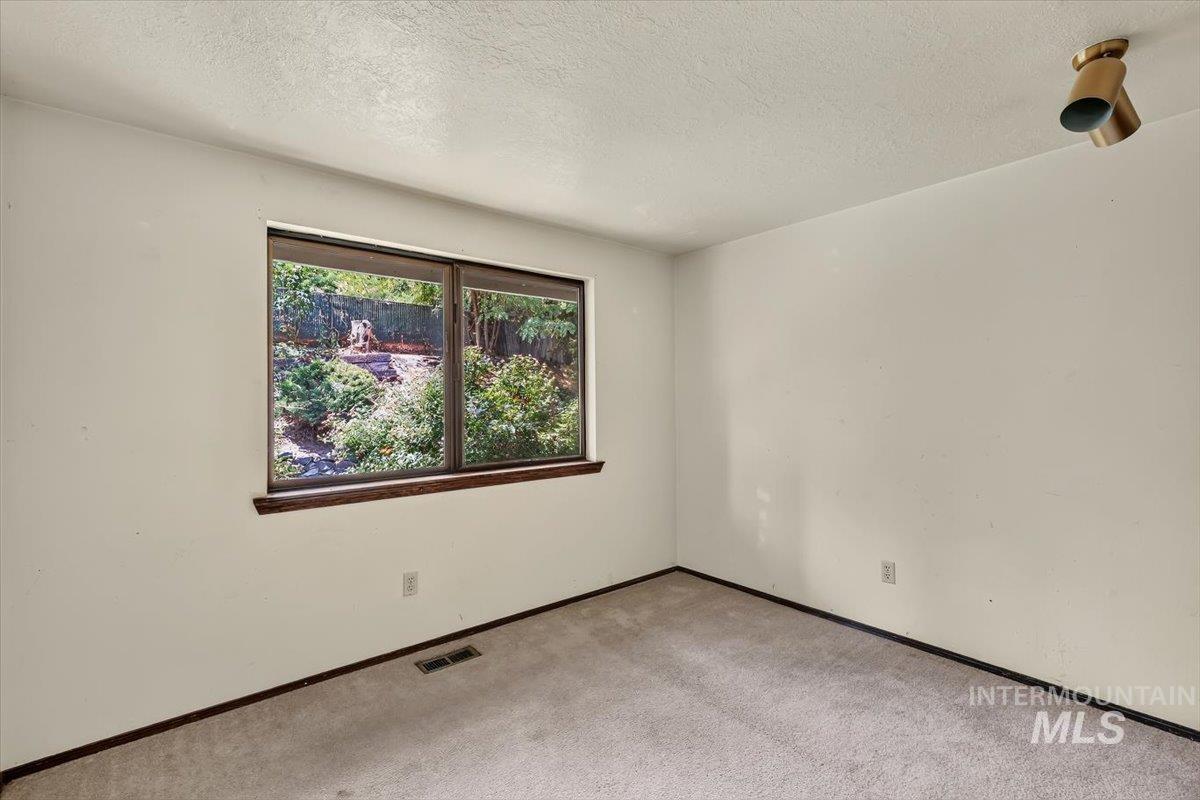 3439 S Raindrop Ct, Boise, Idaho 83706, 3 Bedrooms, 2 Bathrooms, Residential For Sale, Price $429,900, 98995377