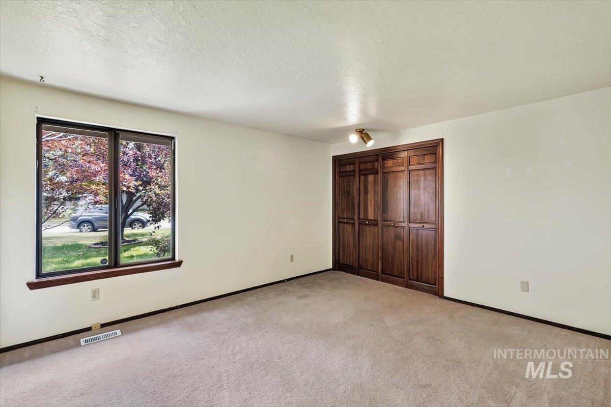 3439 S Raindrop Ct, Boise, Idaho 83706, 3 Bedrooms, 2 Bathrooms, Residential For Sale, Price $429,900, 98995377