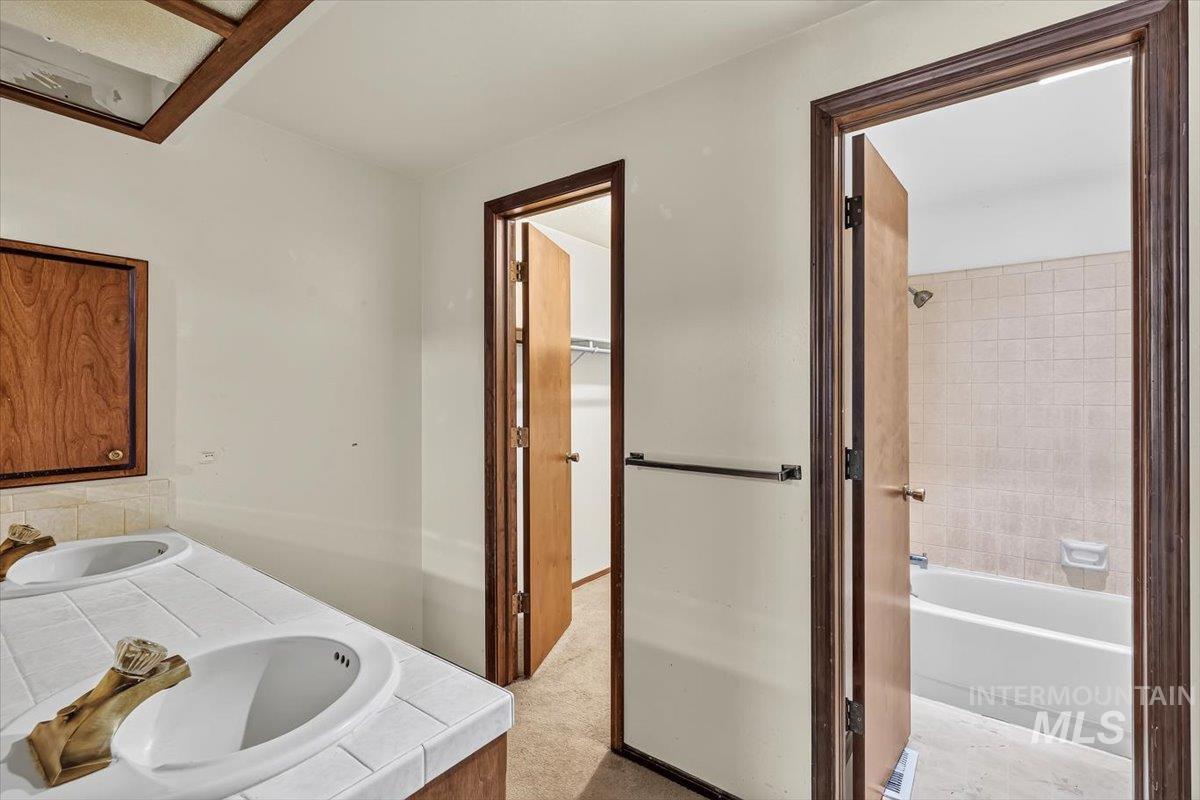 3439 S Raindrop Ct, Boise, Idaho 83706, 3 Bedrooms, 2 Bathrooms, Residential For Sale, Price $429,900, 98995377