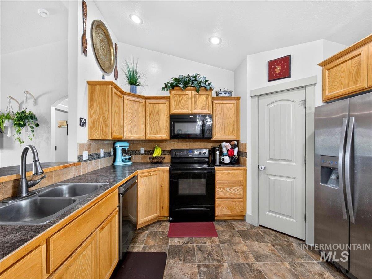 1078 Dittman Dr, Emmett, Idaho 83617, 3 Bedrooms, 2 Bathrooms, Residential For Sale, Price $369,000, 98995392