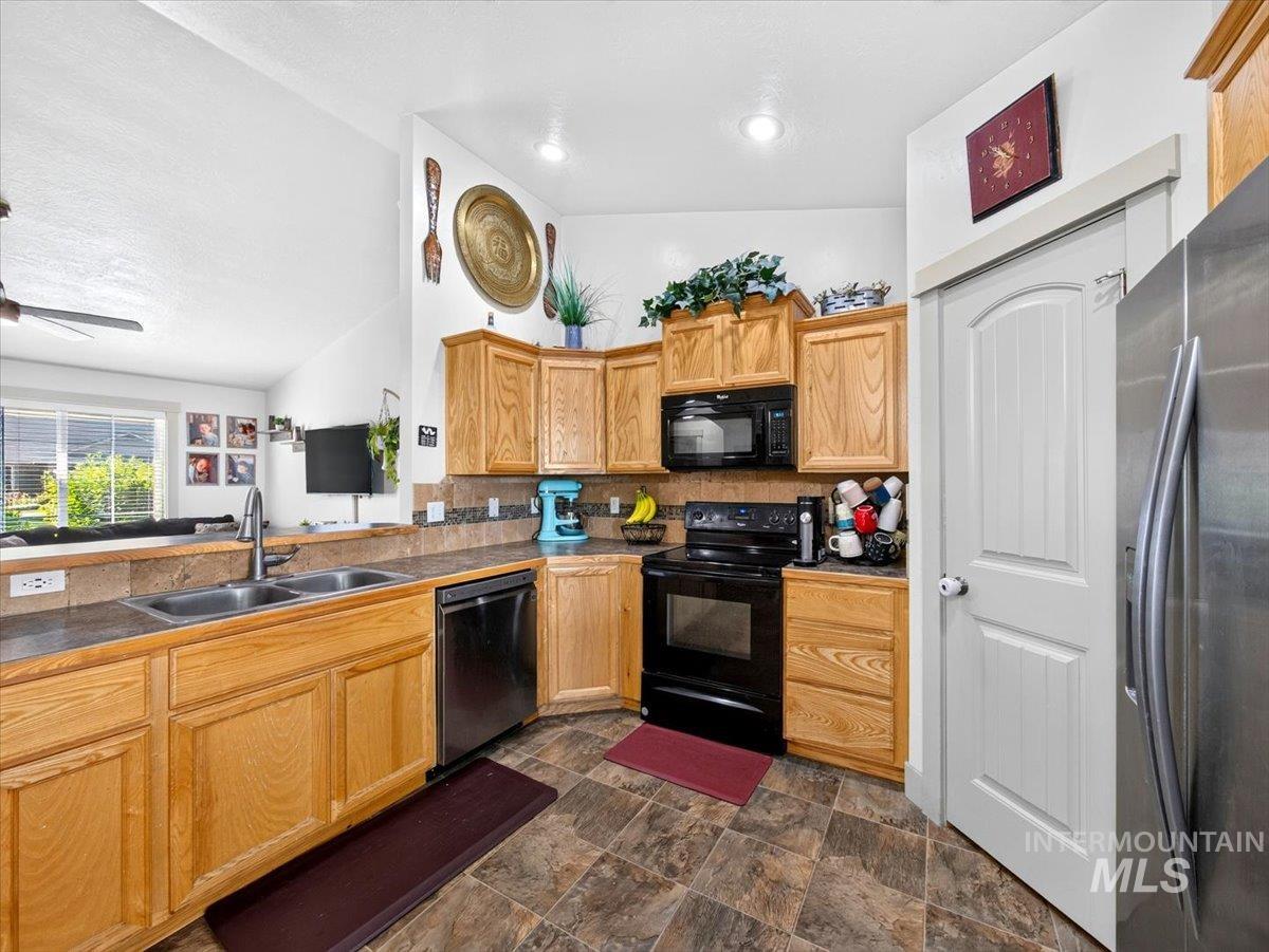 1078 Dittman Dr, Emmett, Idaho 83617, 3 Bedrooms, 2 Bathrooms, Residential For Sale, Price $369,000, 98995392