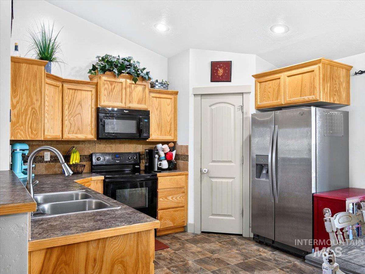 1078 Dittman Dr, Emmett, Idaho 83617, 3 Bedrooms, 2 Bathrooms, Residential For Sale, Price $369,000, 98995392