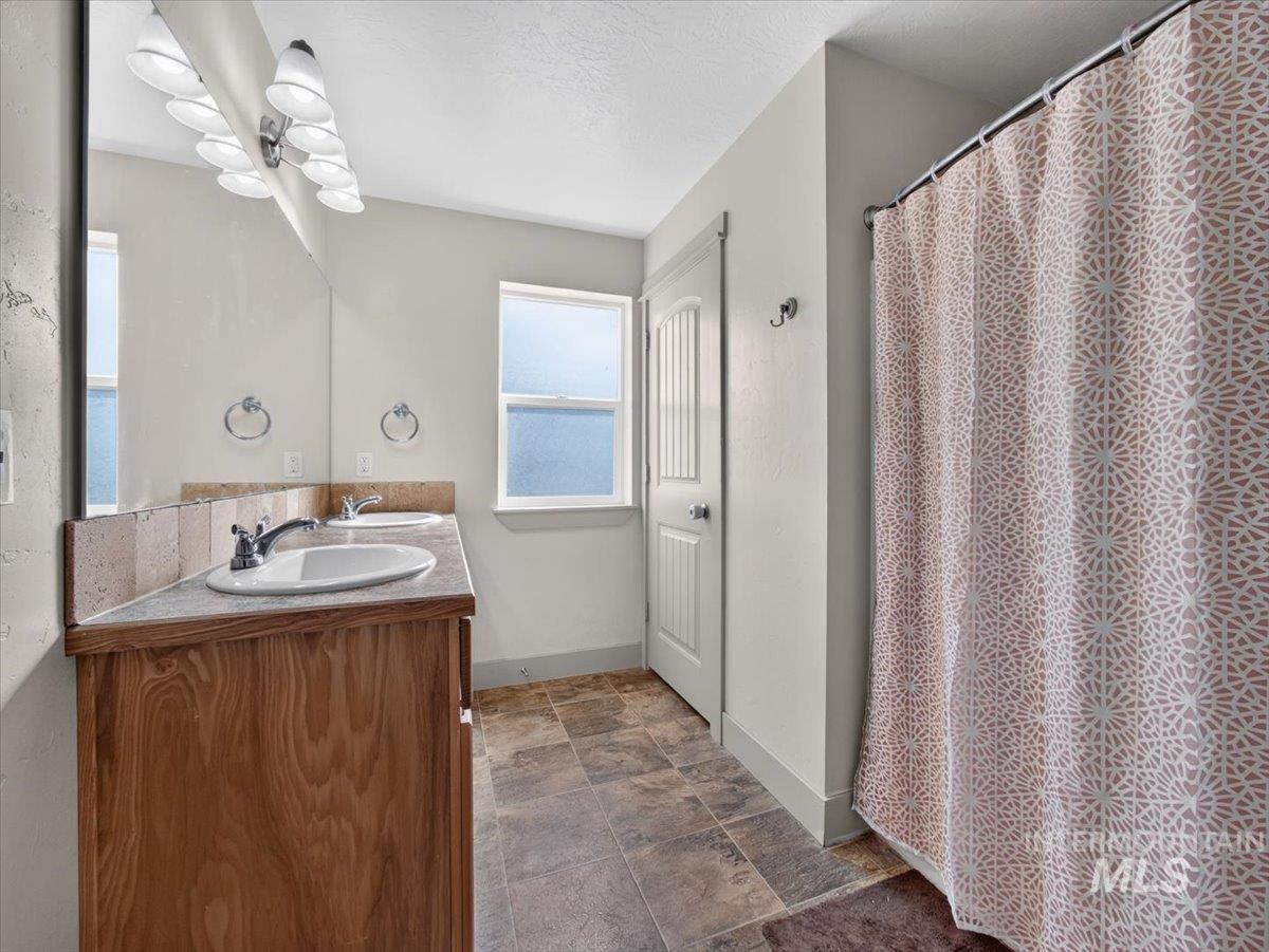 1078 Dittman Dr, Emmett, Idaho 83617, 3 Bedrooms, 2 Bathrooms, Residential For Sale, Price $369,000, 98995392