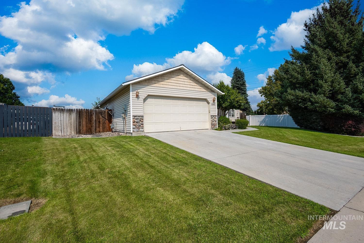 1507 S Willow Creek, Nampa, Idaho 83686, 3 Bedrooms, 2 Bathrooms, Residential For Sale, Price $375,000, 98995403
