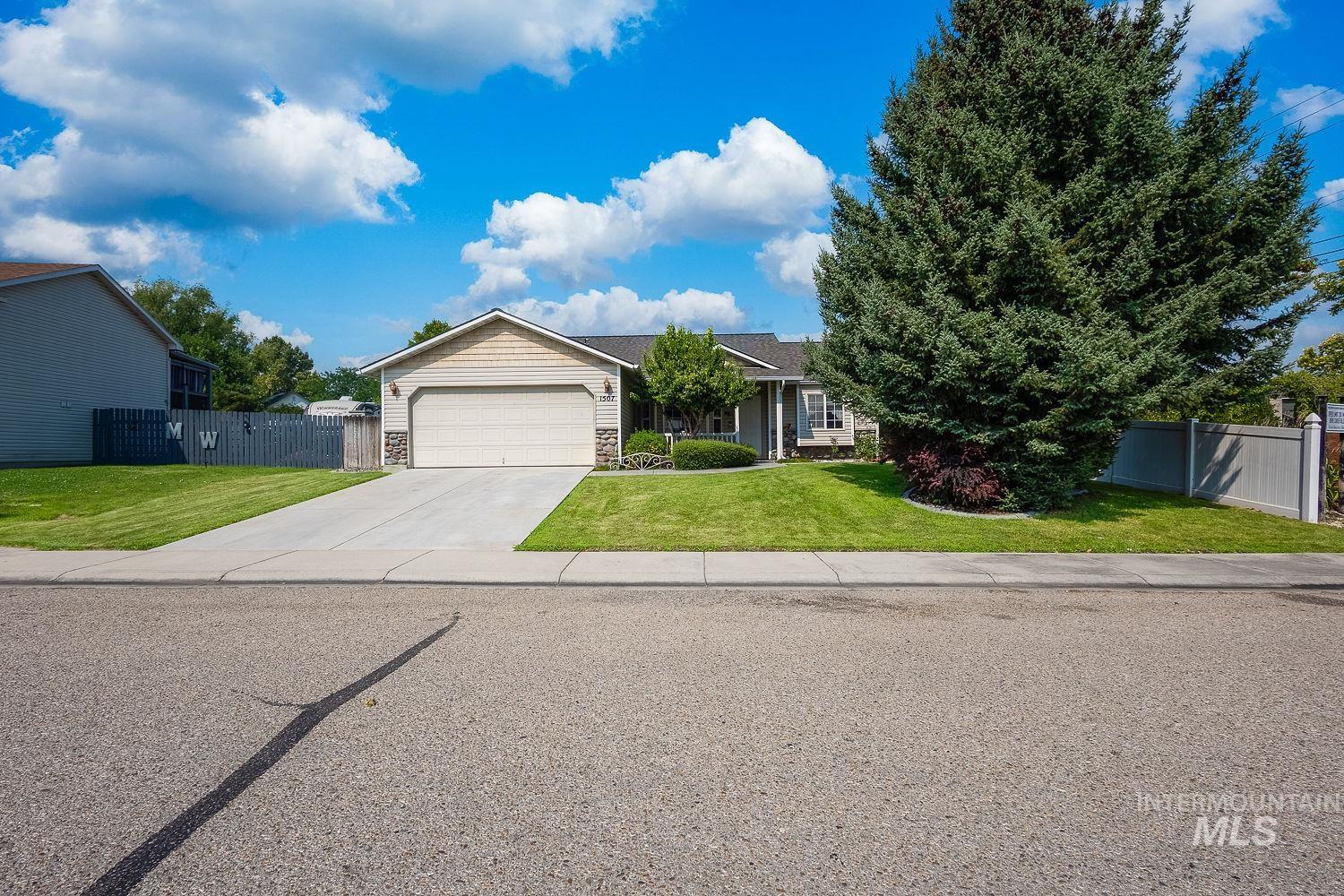 1507 S Willow Creek, Nampa, Idaho 83686, 3 Bedrooms, 2 Bathrooms, Residential For Sale, Price $375,000, 98995403