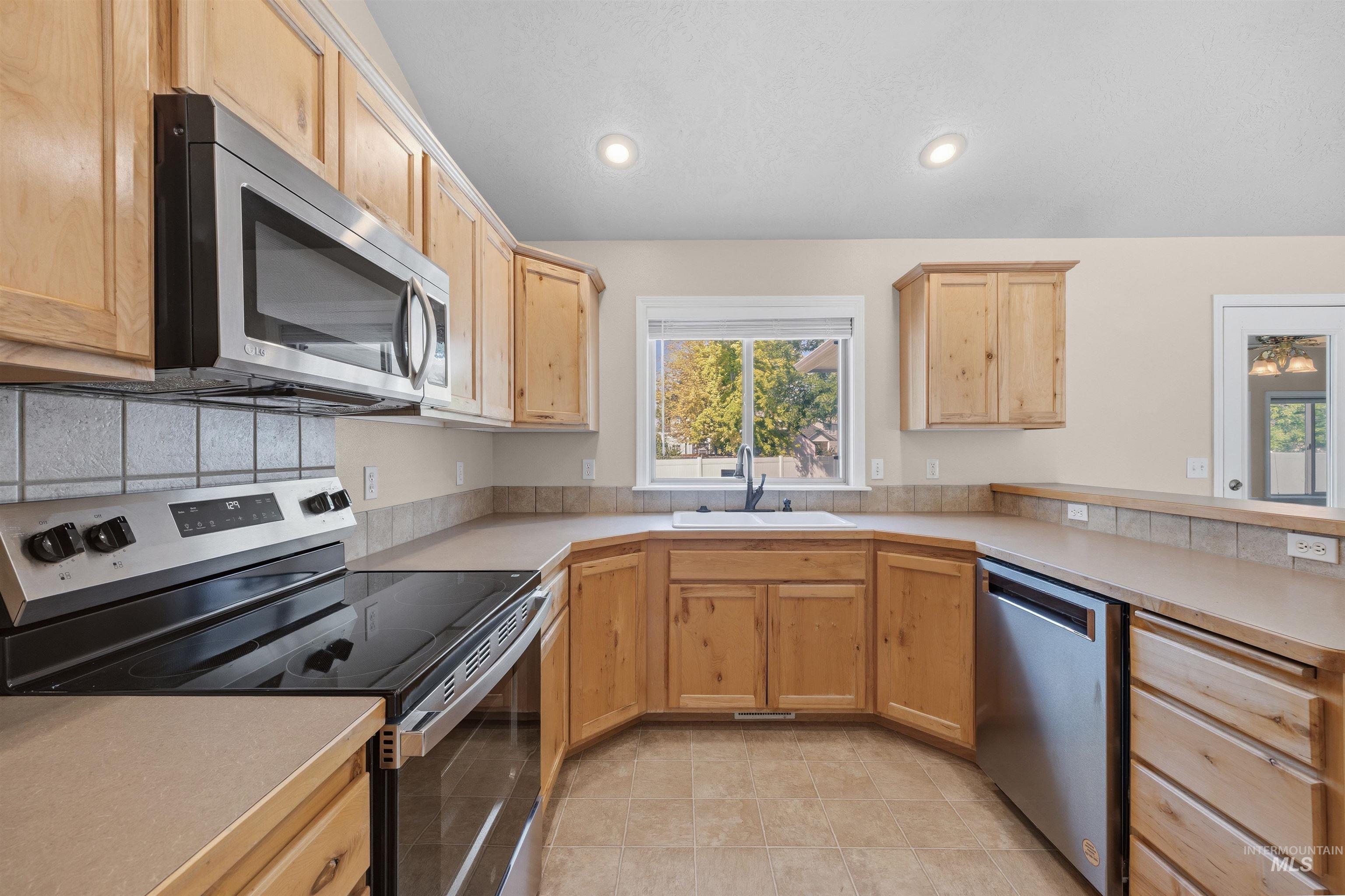 2129 N Cool Springs Ave, Kuna, Idaho 83643, 3 Bedrooms, 2 Bathrooms, Residential For Sale, Price $475,000, 98995408