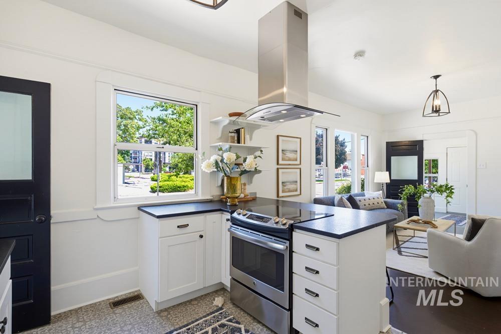 119 N 17th St, Boise, Idaho 83702, 3 Bedrooms, 1 Bathroom, Residential For Sale, Price $450,000, 98995410