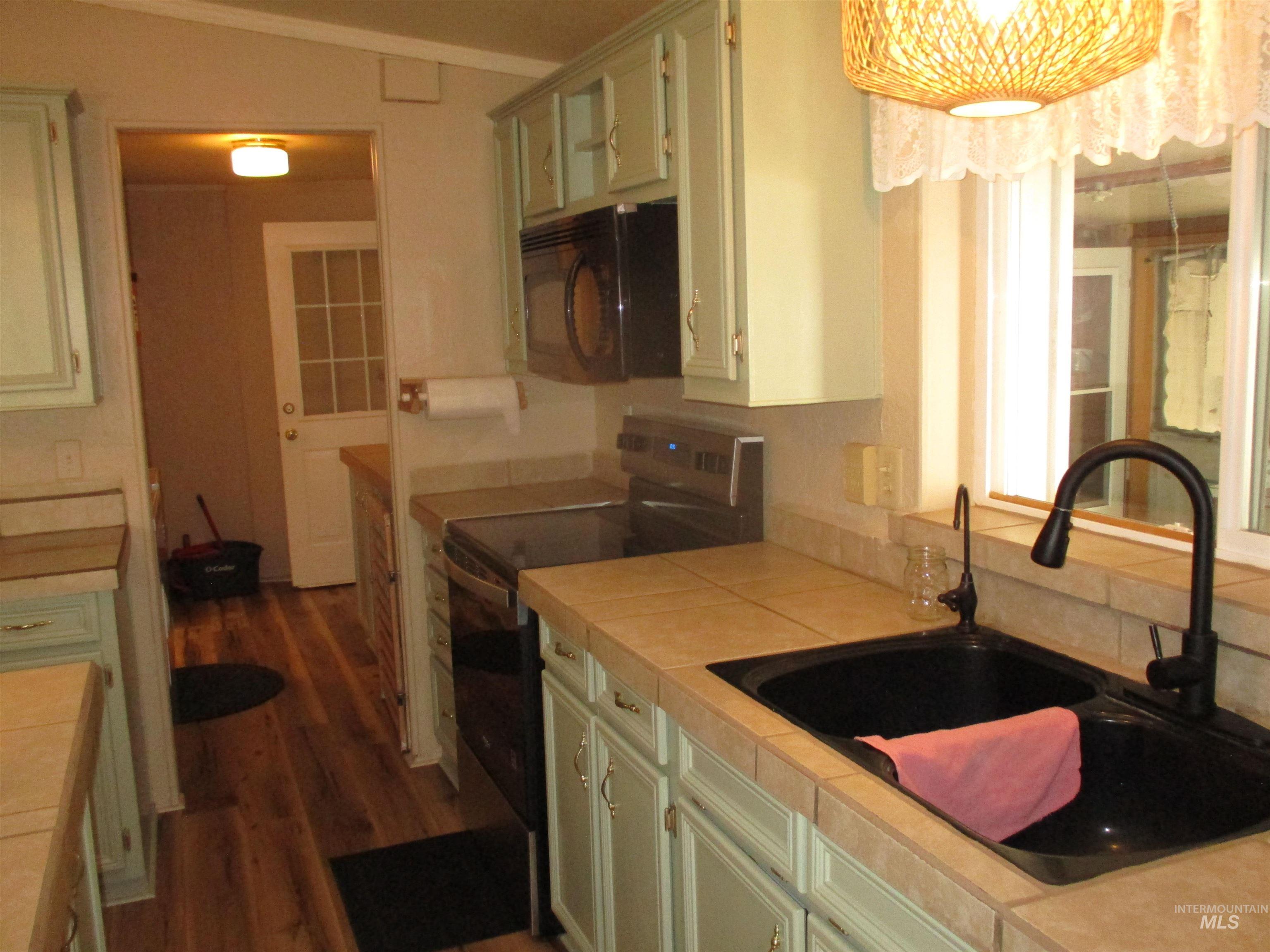 211 Villa Circle, Twin Falls, Idaho 83301, 3 Bedrooms, 2 Bathrooms, Residential For Sale, Price $257,900, 98995411