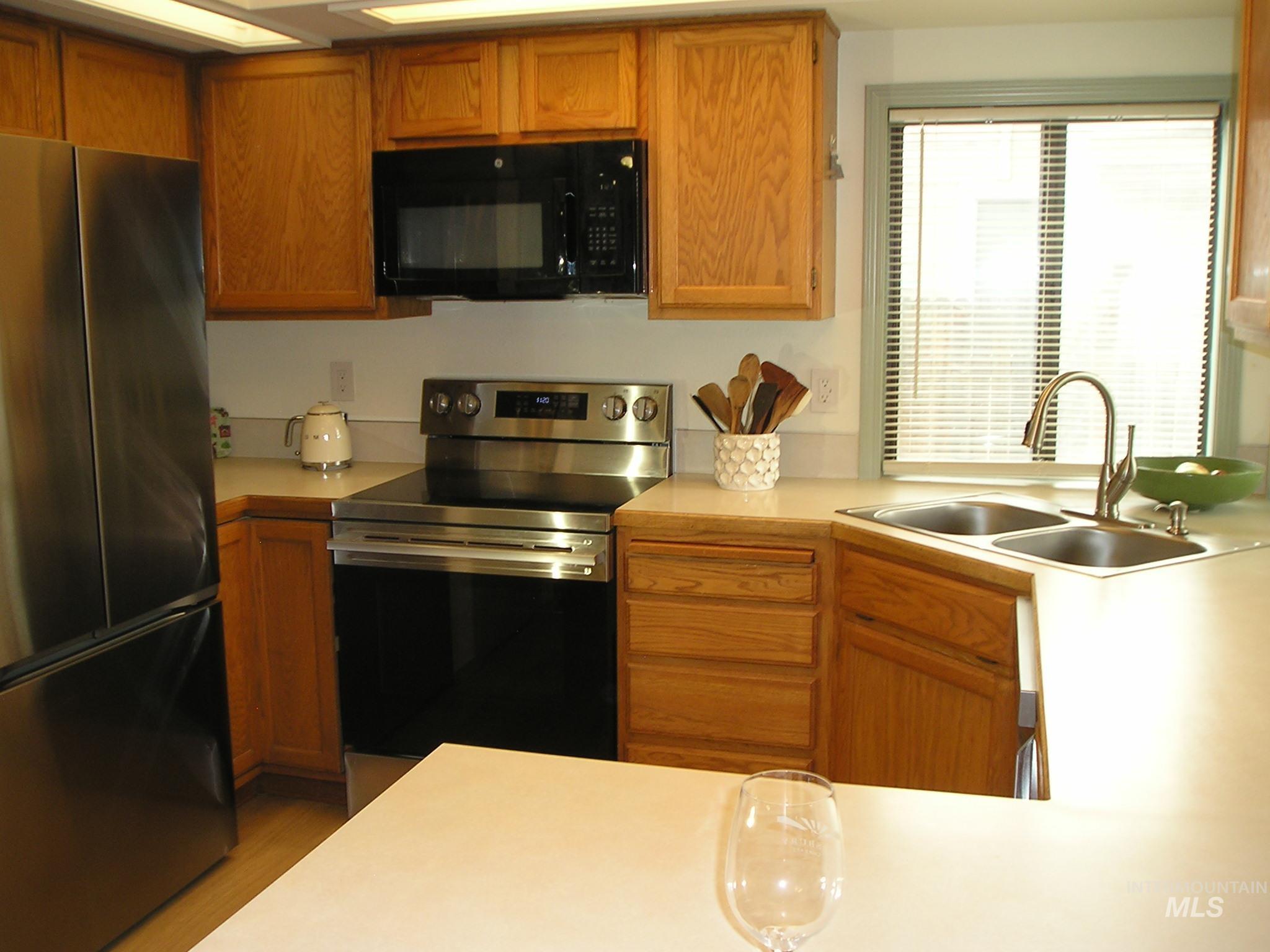 8869 W Lancelot St., Boise, Idaho 83704, 3 Bedrooms, 2 Bathrooms, Residential For Sale, Price $435,000, 98995414