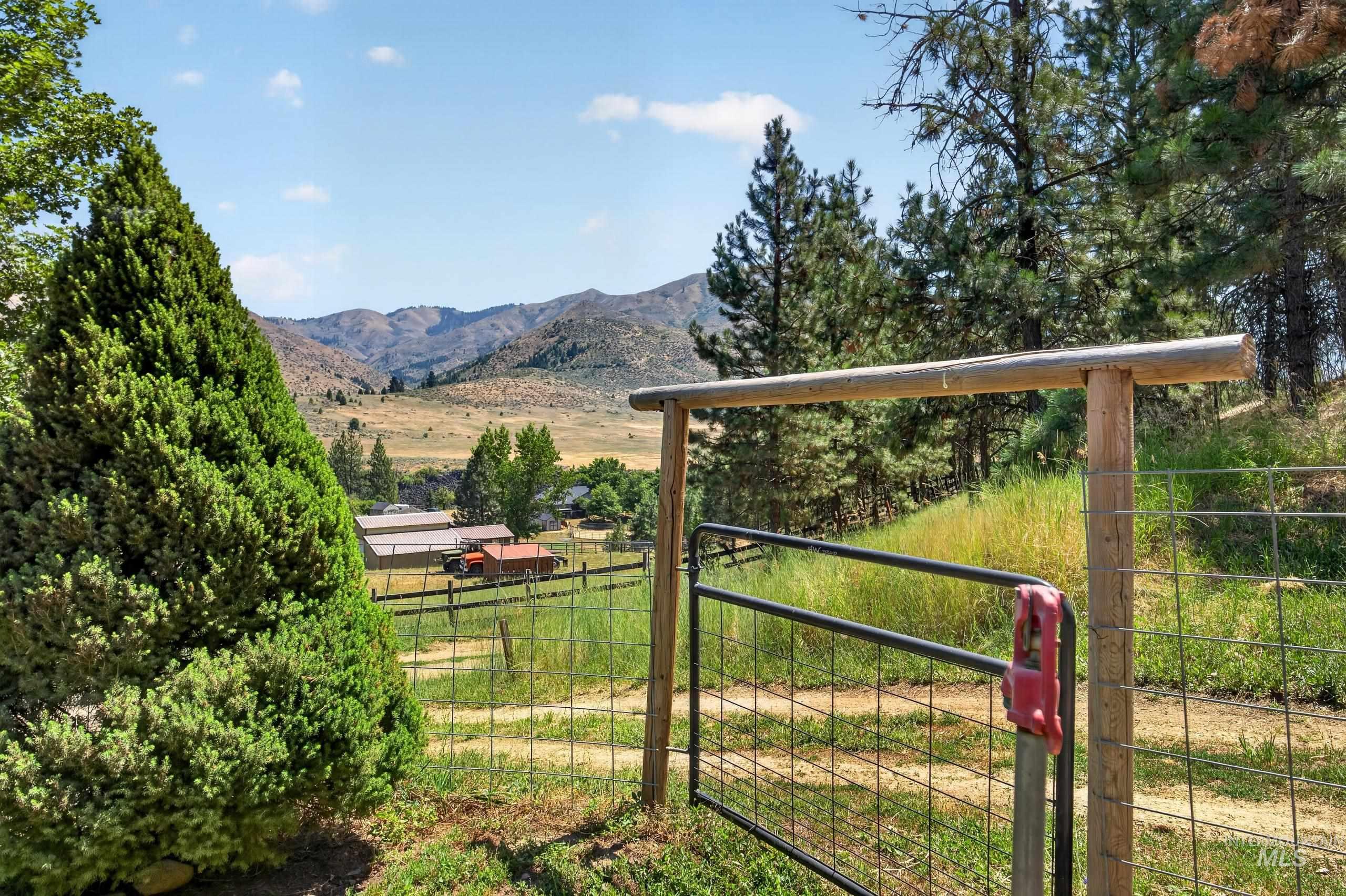 37 Mores Creek Cir, Boise, Idaho 83716, 4 Bedrooms, 2 Bathrooms, Residential For Sale, Price $510,000, 98995432