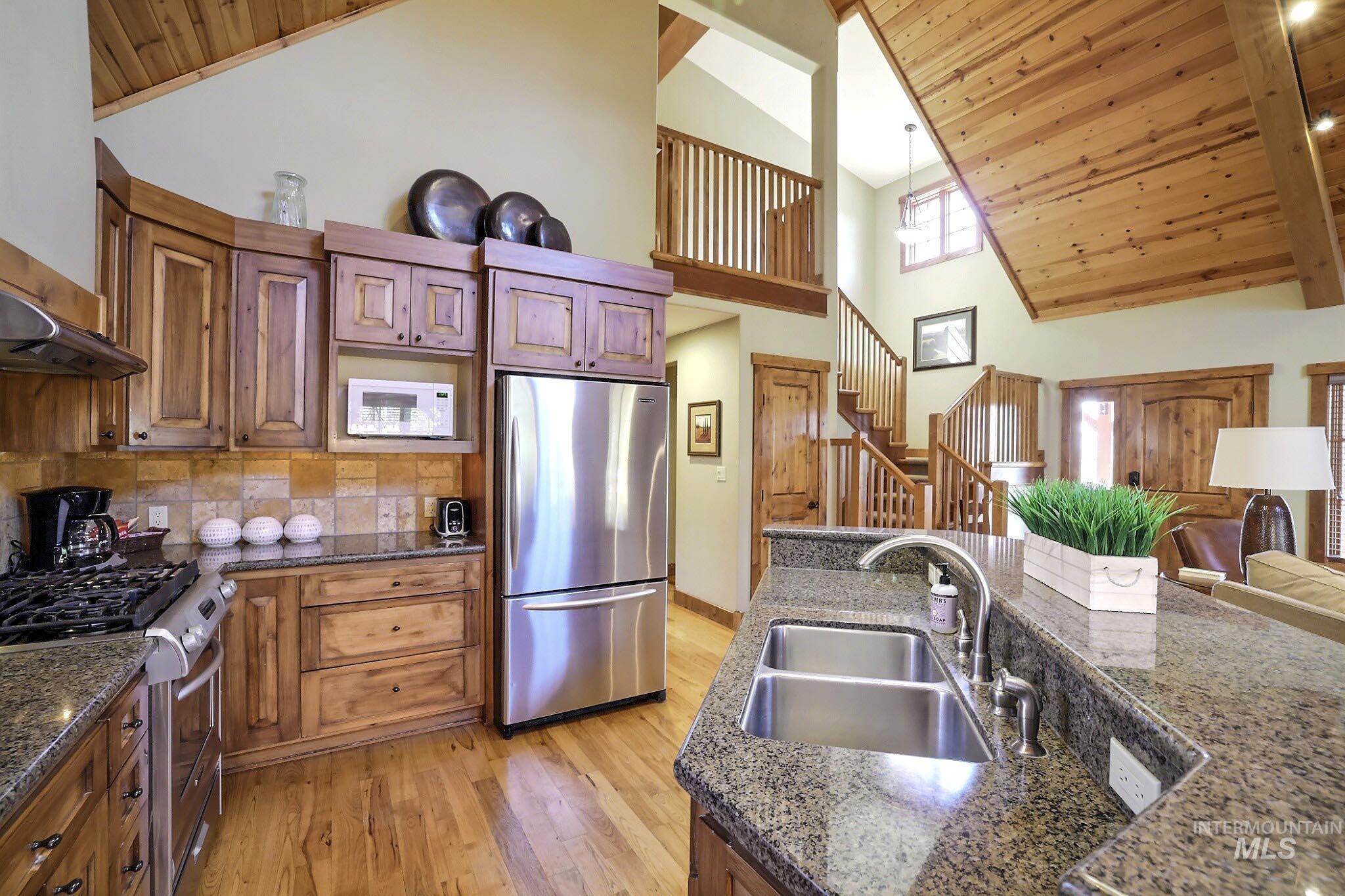 25 Francois Court, Donnelly, Idaho 83615, 4 Bedrooms, 4 Bathrooms, Residential For Sale, Price $2,000,000, 98995434