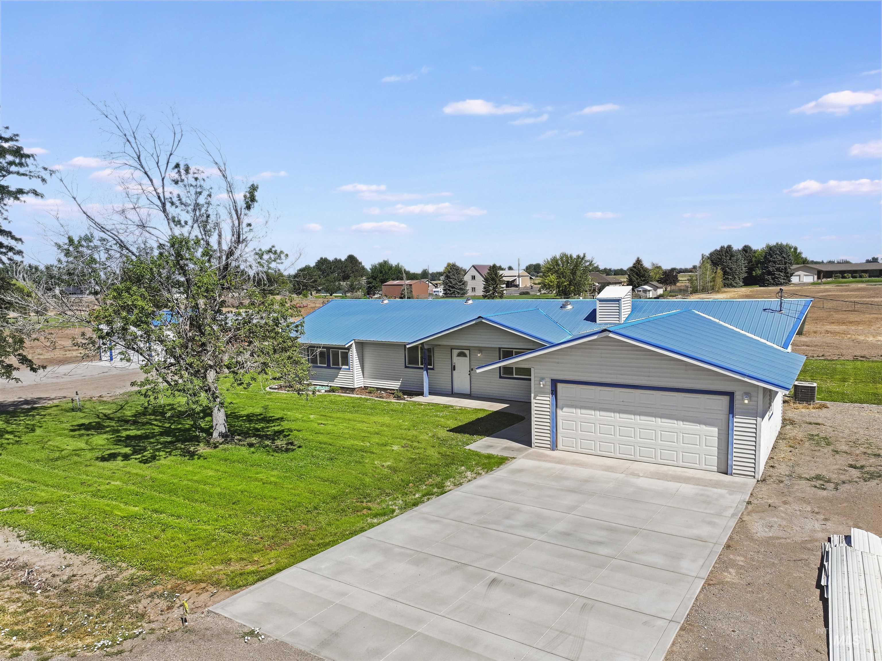 77 Horseshoe Circle, Jerome, Idaho 83338, 4 Bedrooms, 2.5 Bathrooms, Residential For Sale, Price $585,000, 98995435
