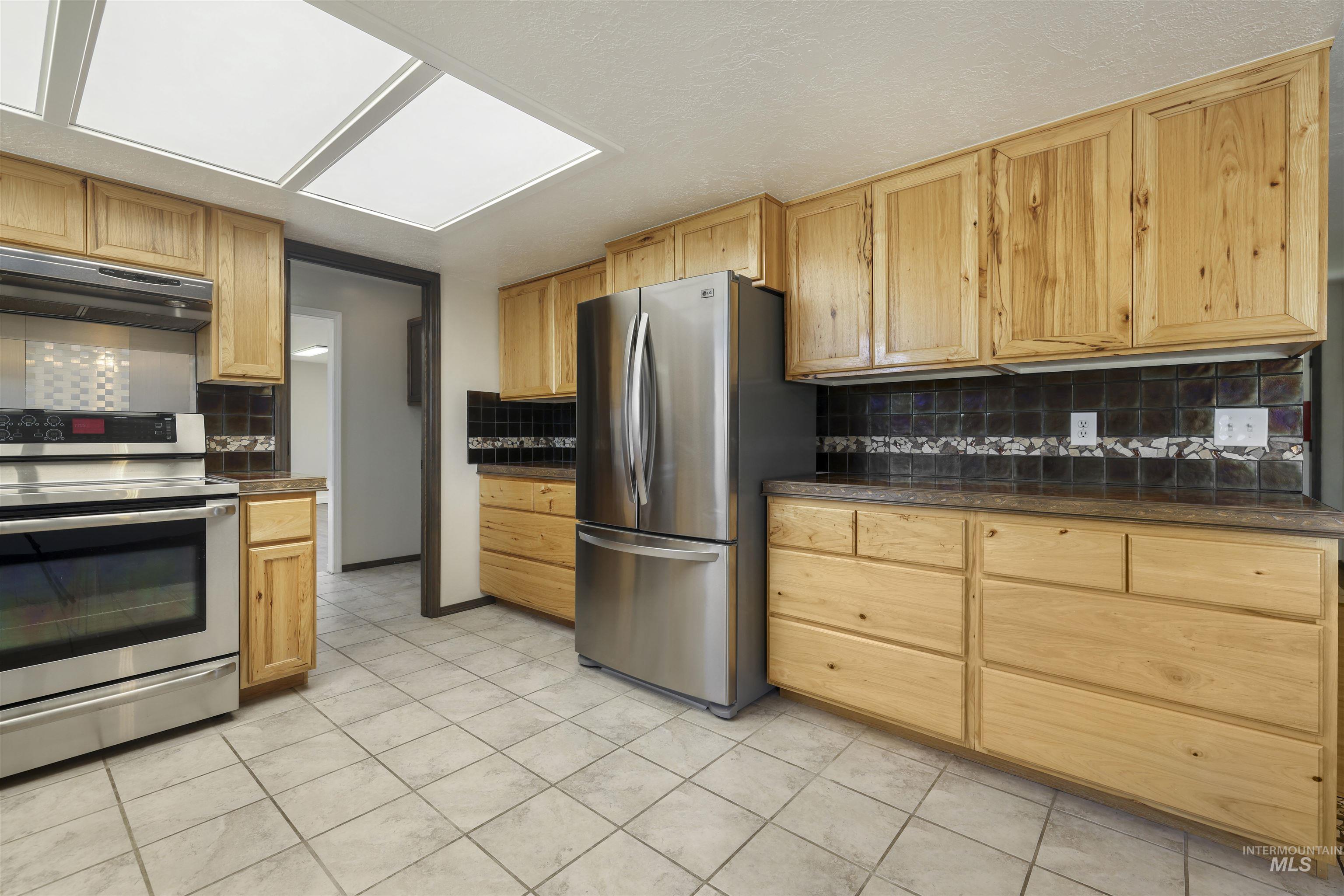 77 Horseshoe Circle, Jerome, Idaho 83338, 4 Bedrooms, 2.5 Bathrooms, Residential For Sale, Price $585,000, 98995435