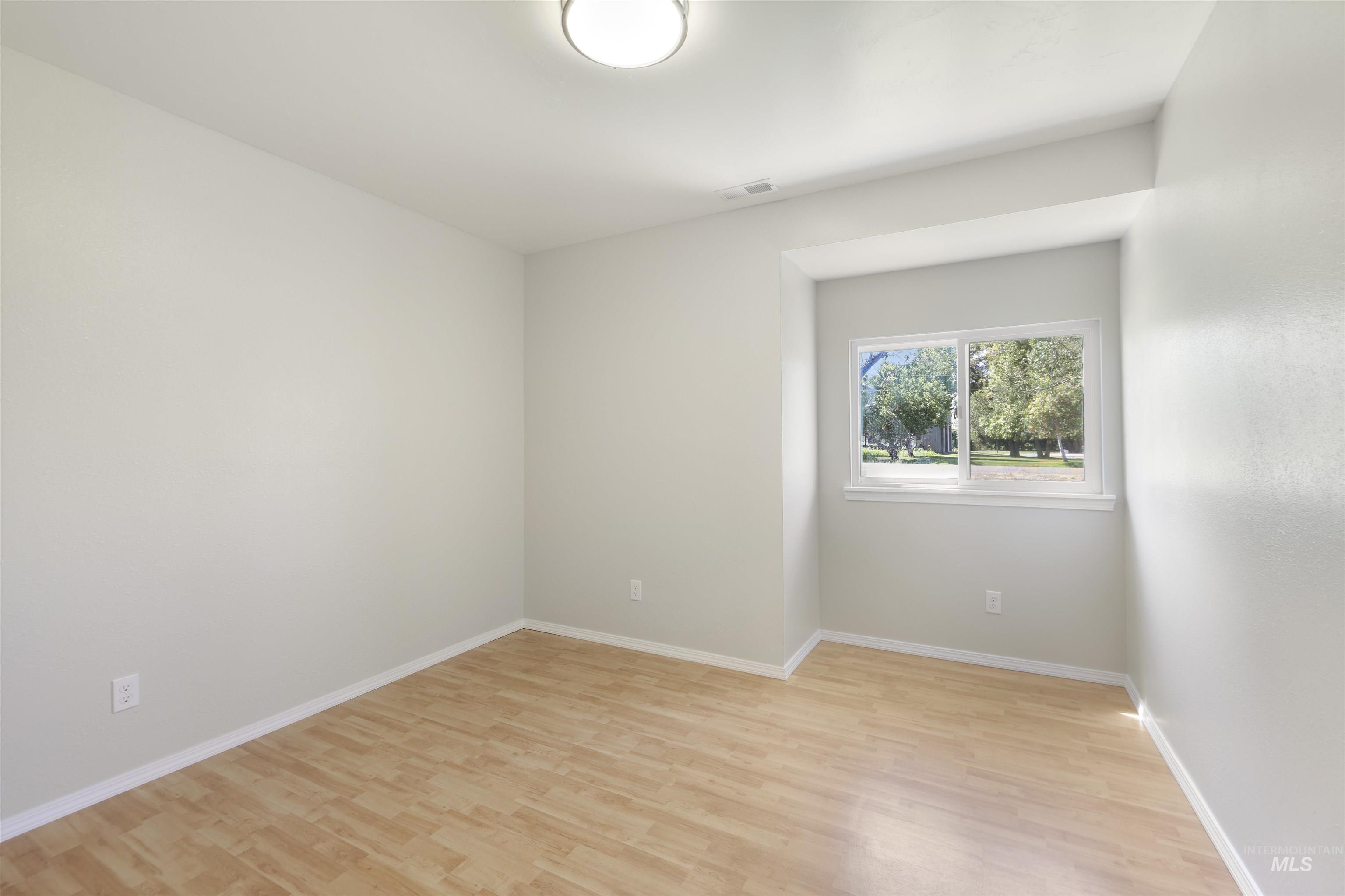 77 Horseshoe Circle, Jerome, Idaho 83338, 4 Bedrooms, 2.5 Bathrooms, Residential For Sale, Price $585,000, 98995435