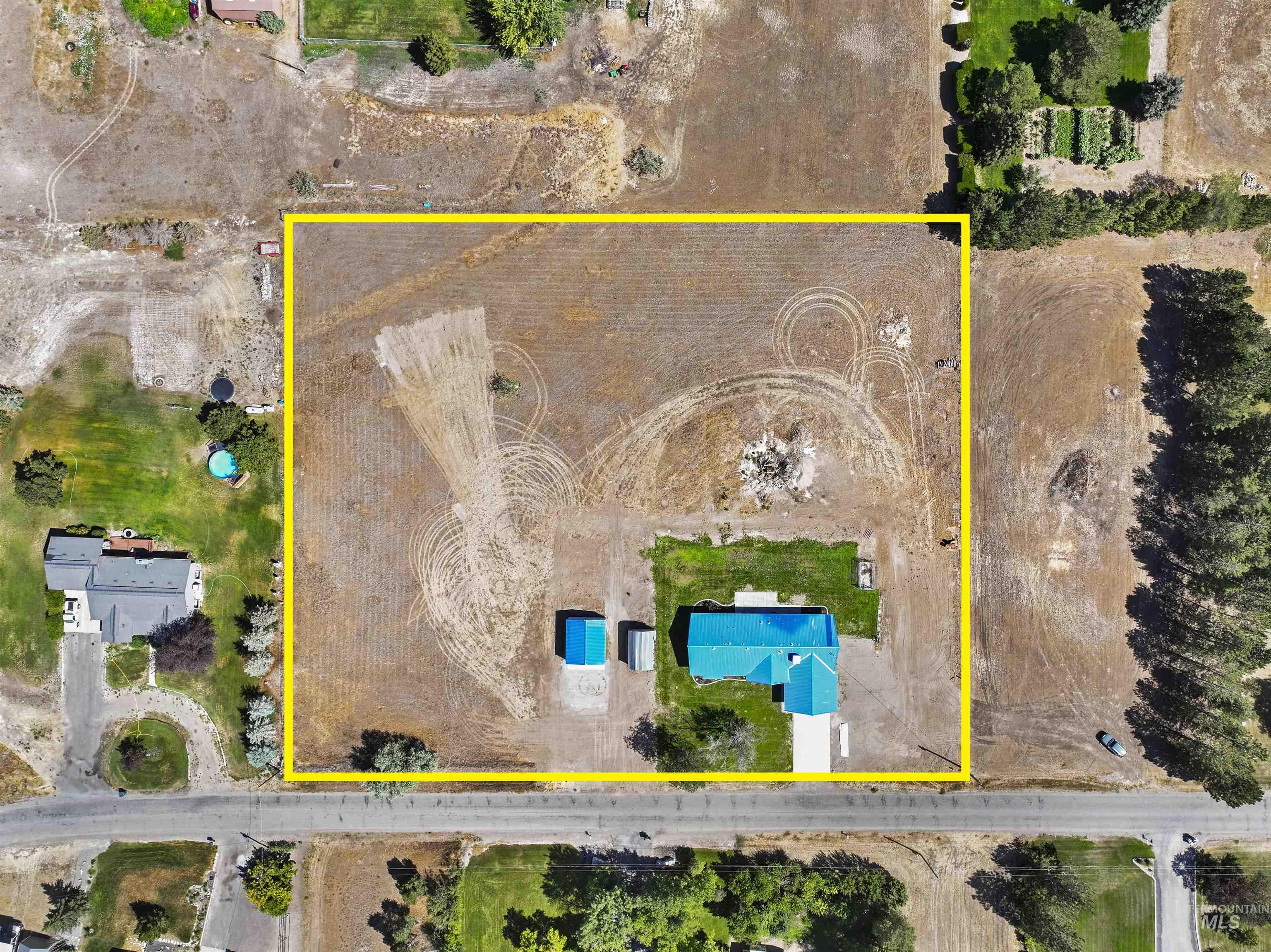 77 Horseshoe Circle, Jerome, Idaho 83338, 4 Bedrooms, 2.5 Bathrooms, Residential For Sale, Price $585,000, 98995435