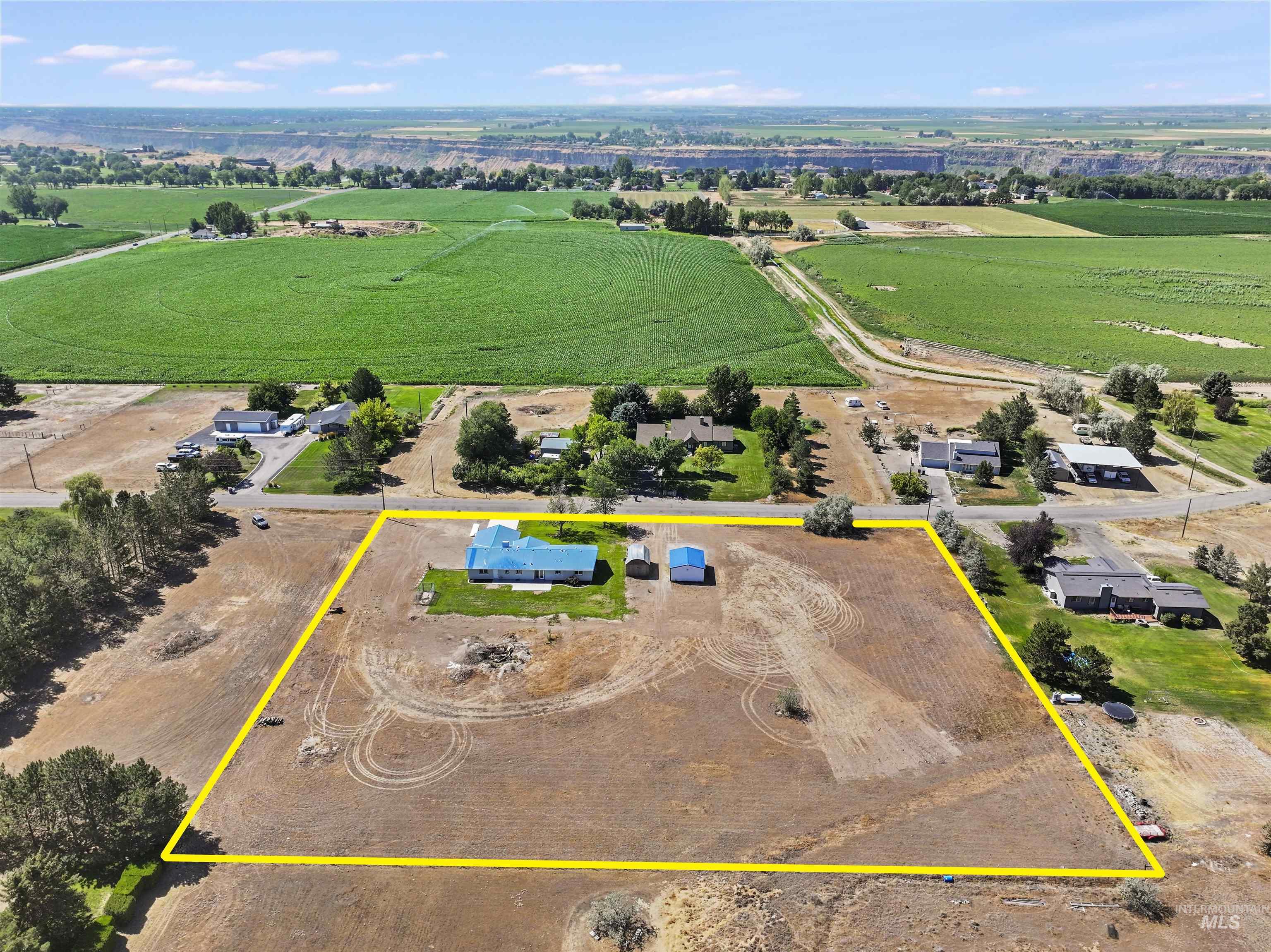 77 Horseshoe Circle, Jerome, Idaho 83338, 4 Bedrooms, 2.5 Bathrooms, Residential For Sale, Price $585,000, 98995435