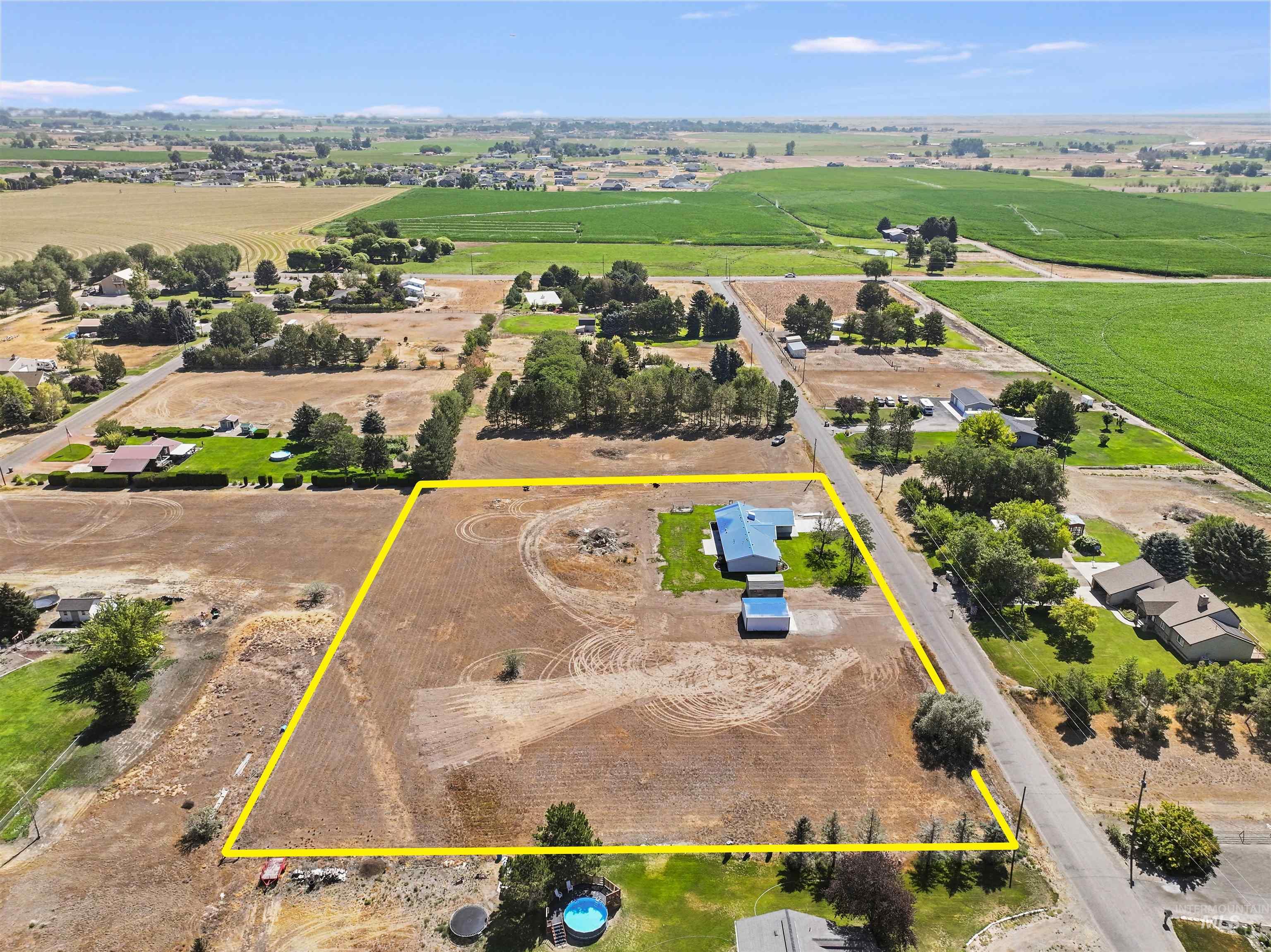 77 Horseshoe Circle, Jerome, Idaho 83338, 4 Bedrooms, 2.5 Bathrooms, Residential For Sale, Price $585,000, 98995435