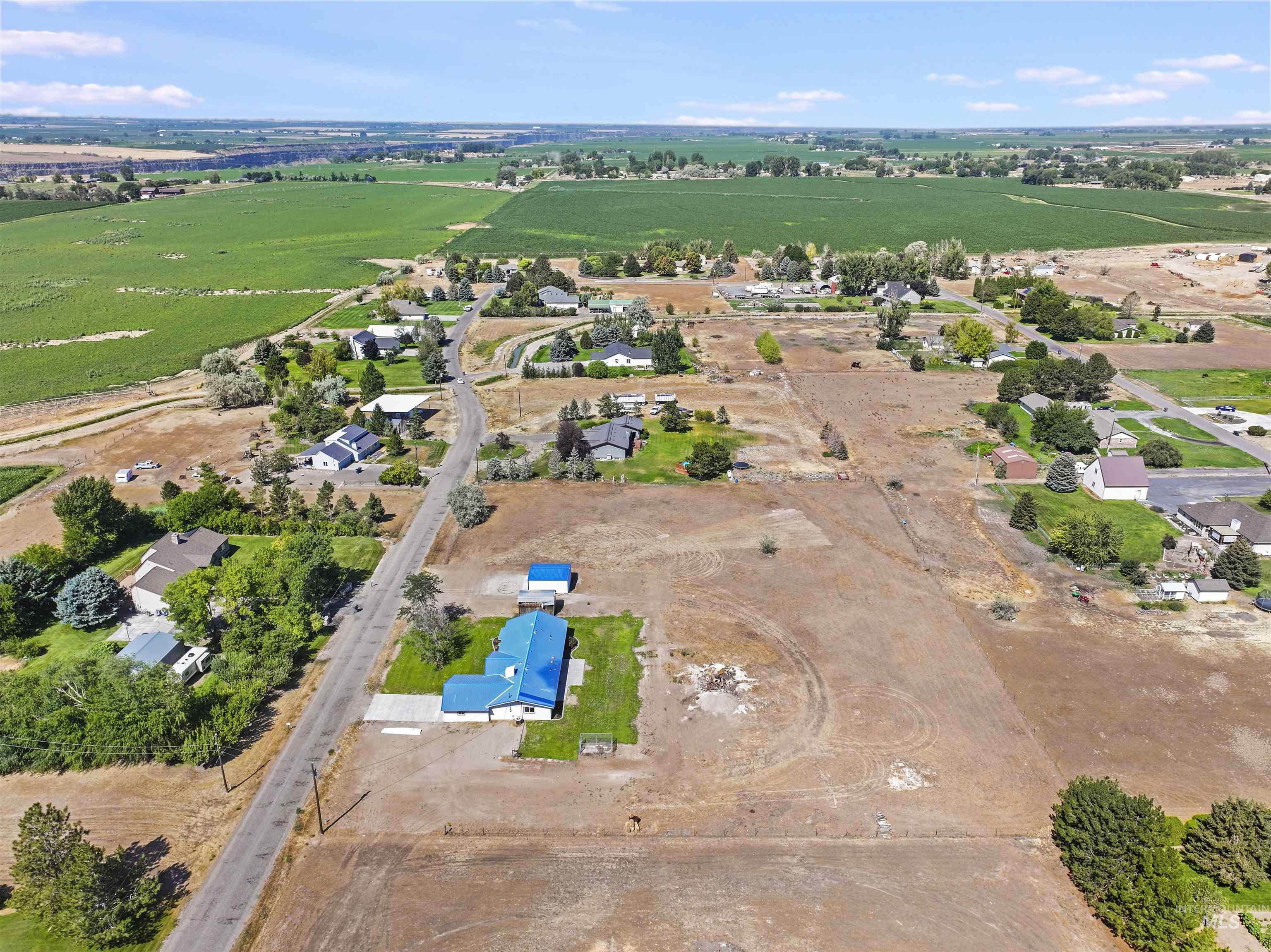 77 Horseshoe Circle, Jerome, Idaho 83338, 4 Bedrooms, 2.5 Bathrooms, Residential For Sale, Price $585,000, 98995435