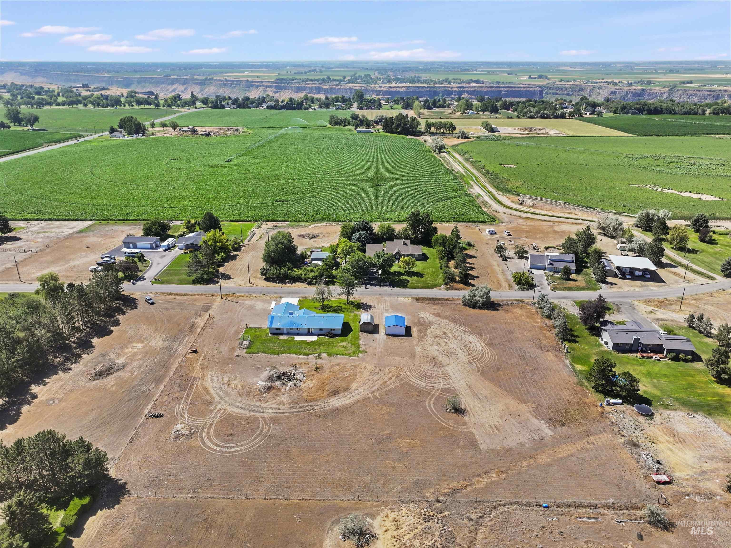 77 Horseshoe Circle, Jerome, Idaho 83338, 4 Bedrooms, 2.5 Bathrooms, Residential For Sale, Price $585,000, 98995435