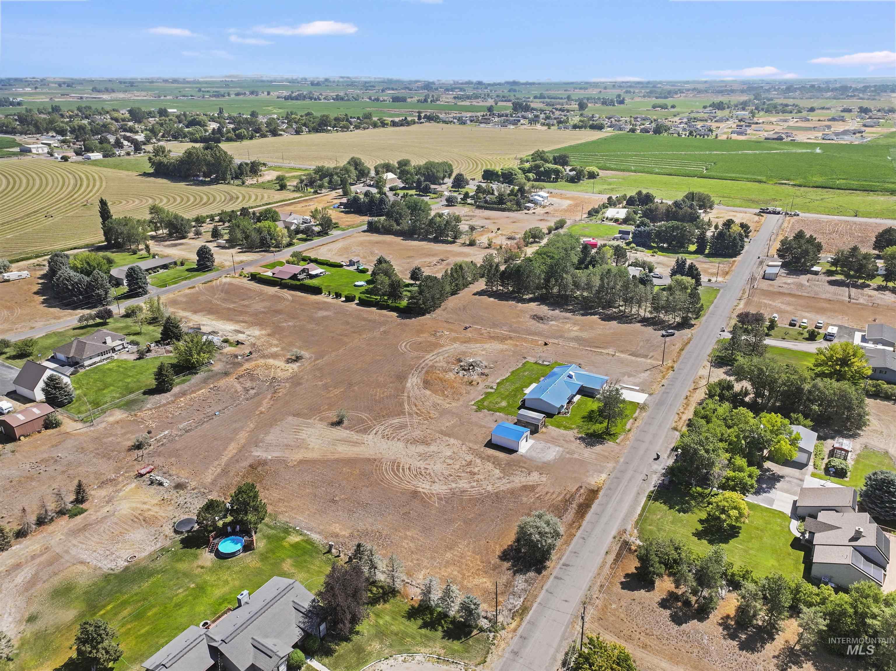 77 Horseshoe Circle, Jerome, Idaho 83338, 4 Bedrooms, 2.5 Bathrooms, Residential For Sale, Price $585,000, 98995435