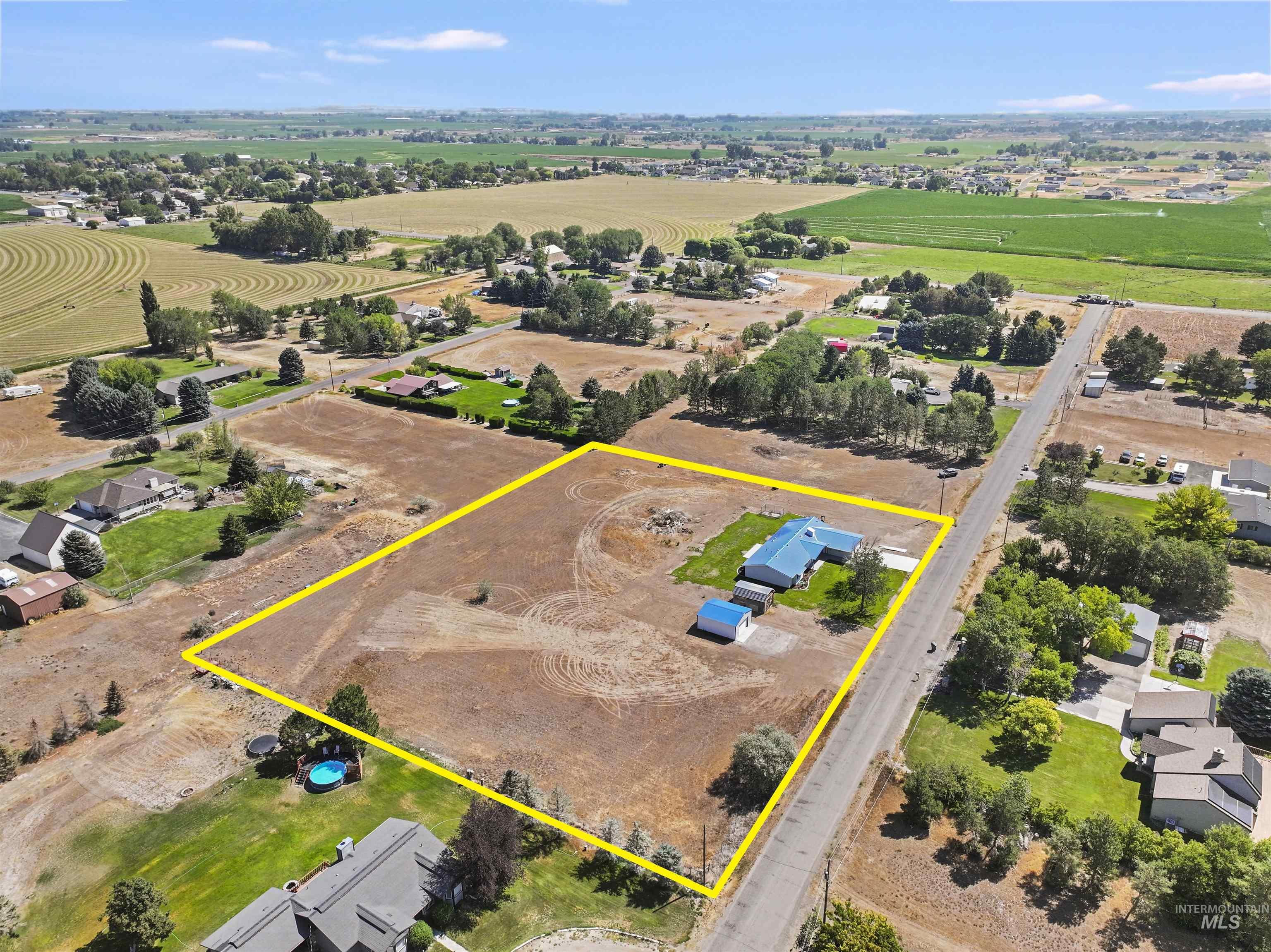 77 Horseshoe Circle, Jerome, Idaho 83338, 4 Bedrooms, 2.5 Bathrooms, Residential For Sale, Price $585,000, 98995435