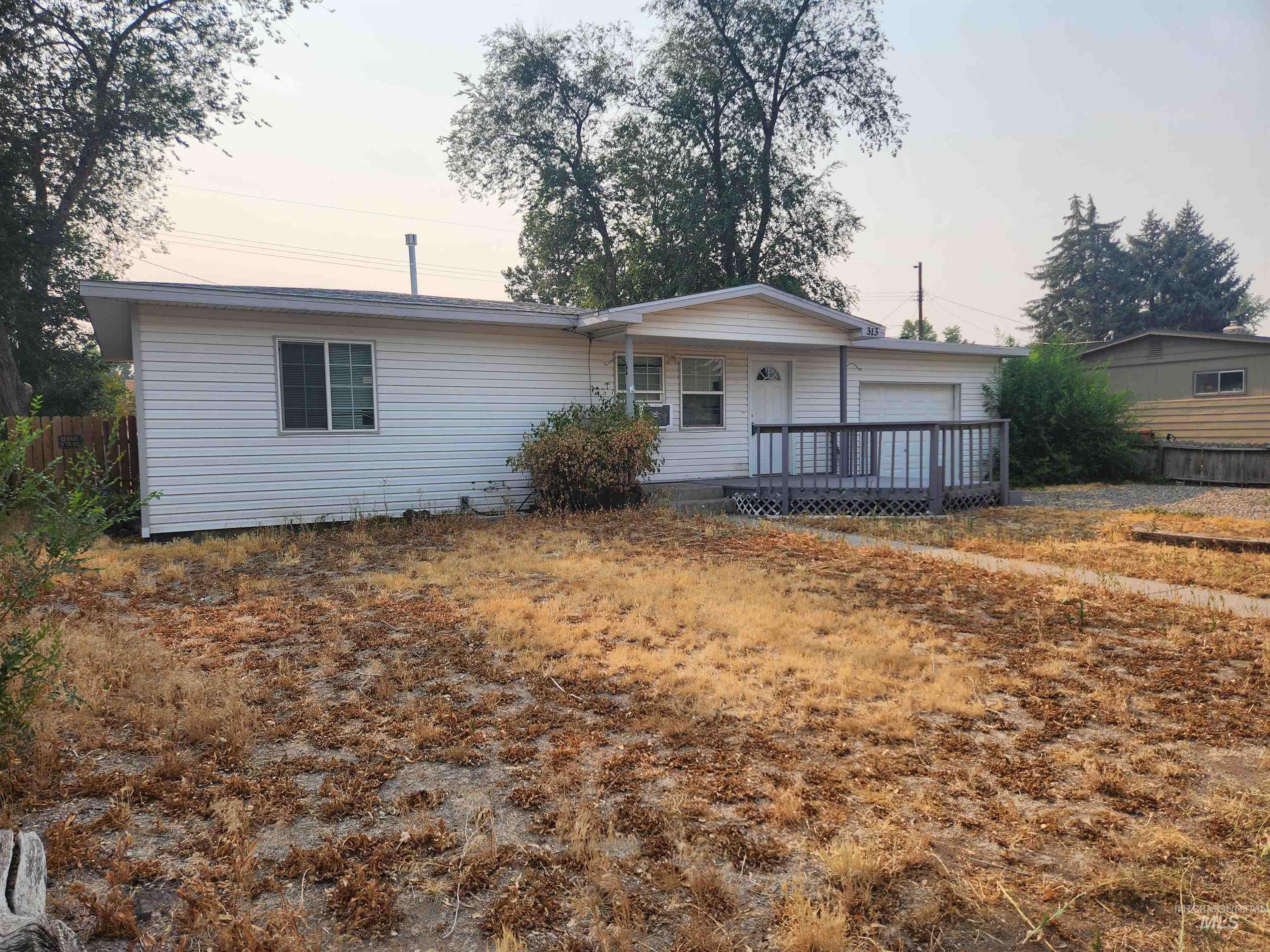 313 Baker Drive, Mountain Home, Idaho 83647, 4 Bedrooms, 1.5 Bathrooms, Residential For Sale, Price $275,000,MLS 98995438