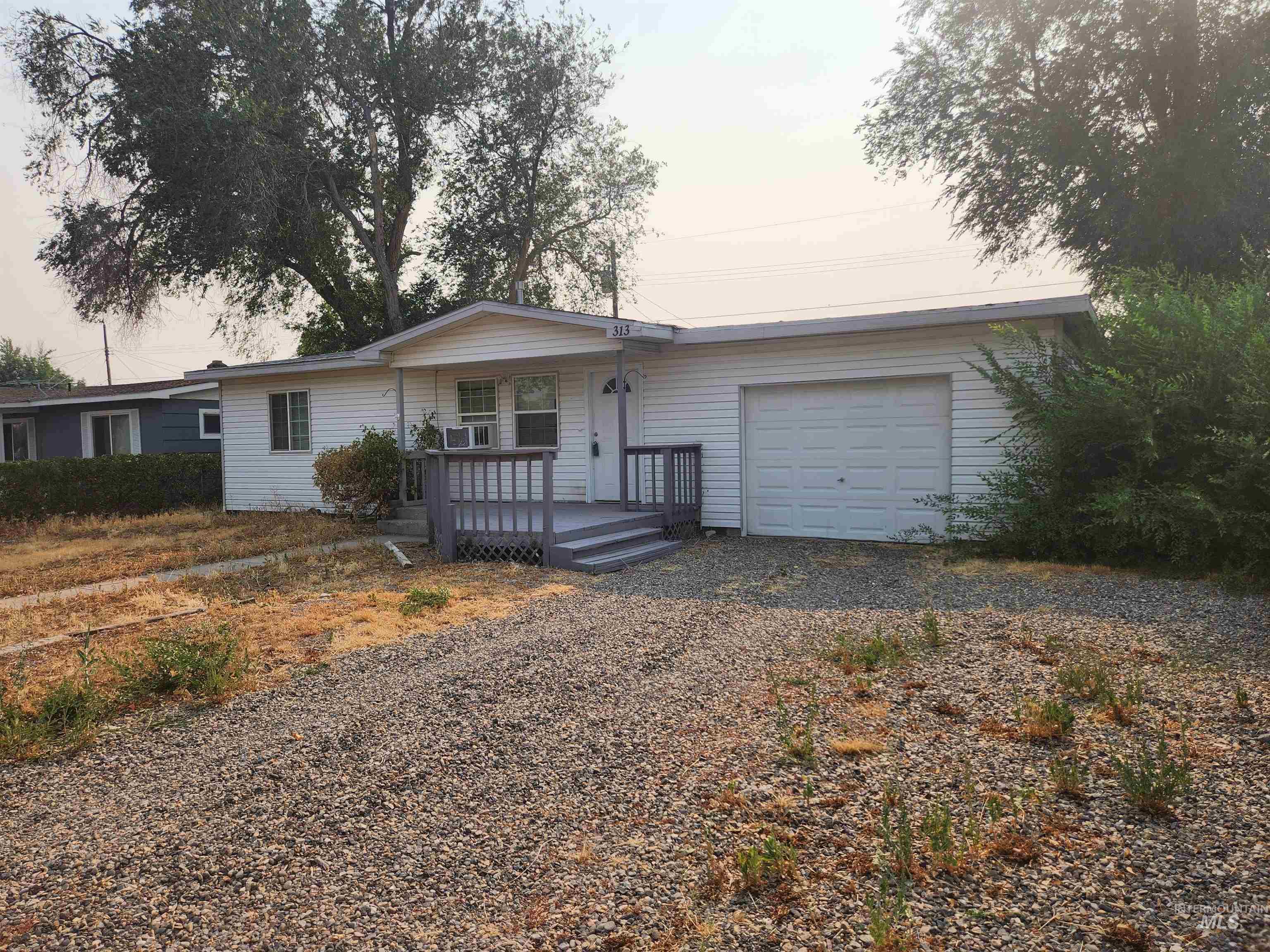 313 Baker Drive, Mountain Home, Idaho 83647, 4 Bedrooms, 1.5 Bathrooms, Residential For Sale, Price $275,000,MLS 98995438
