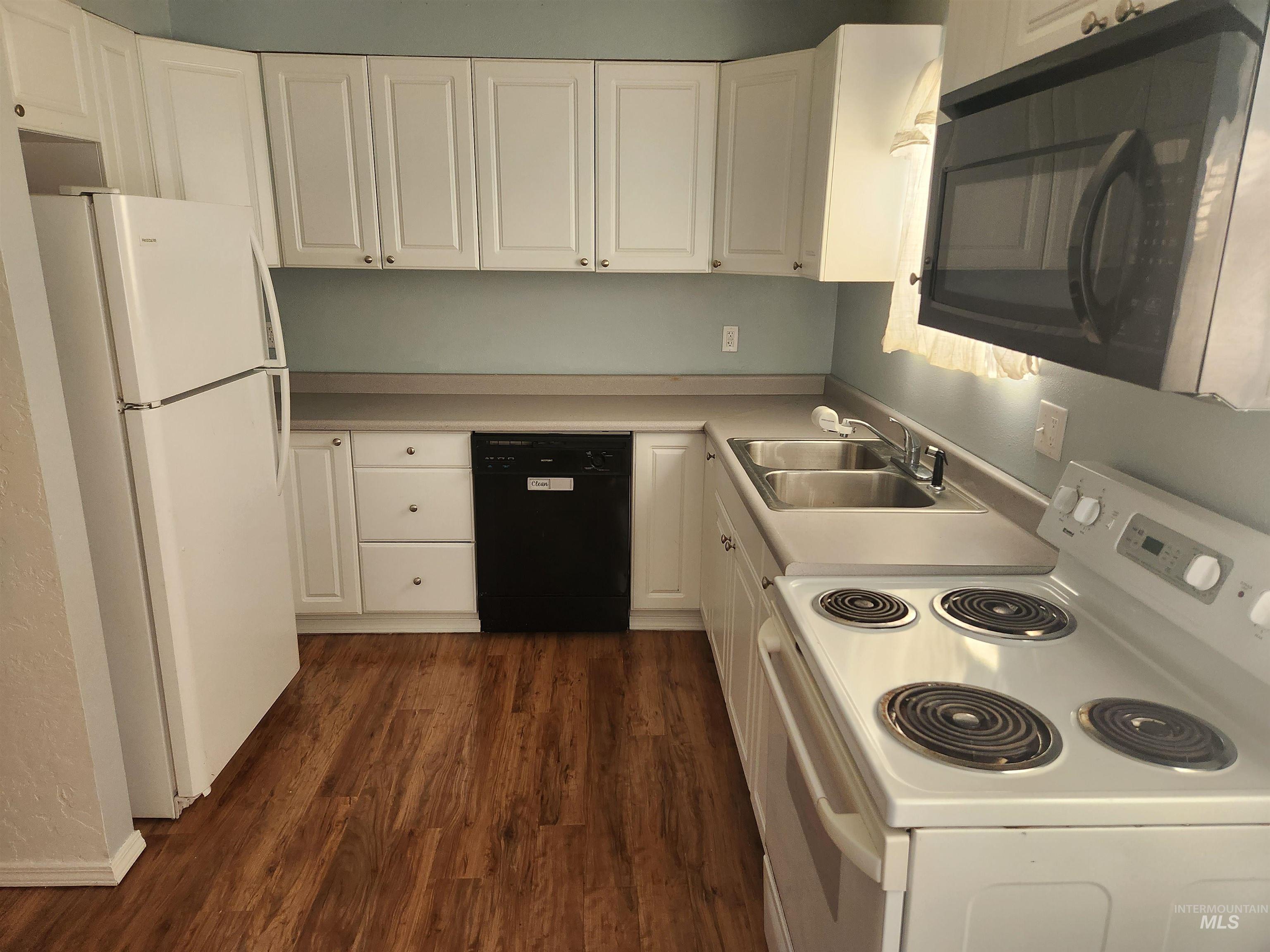313 Baker Drive, Mountain Home, Idaho 83647, 4 Bedrooms, 1.5 Bathrooms, Residential For Sale, Price $275,000,MLS 98995438