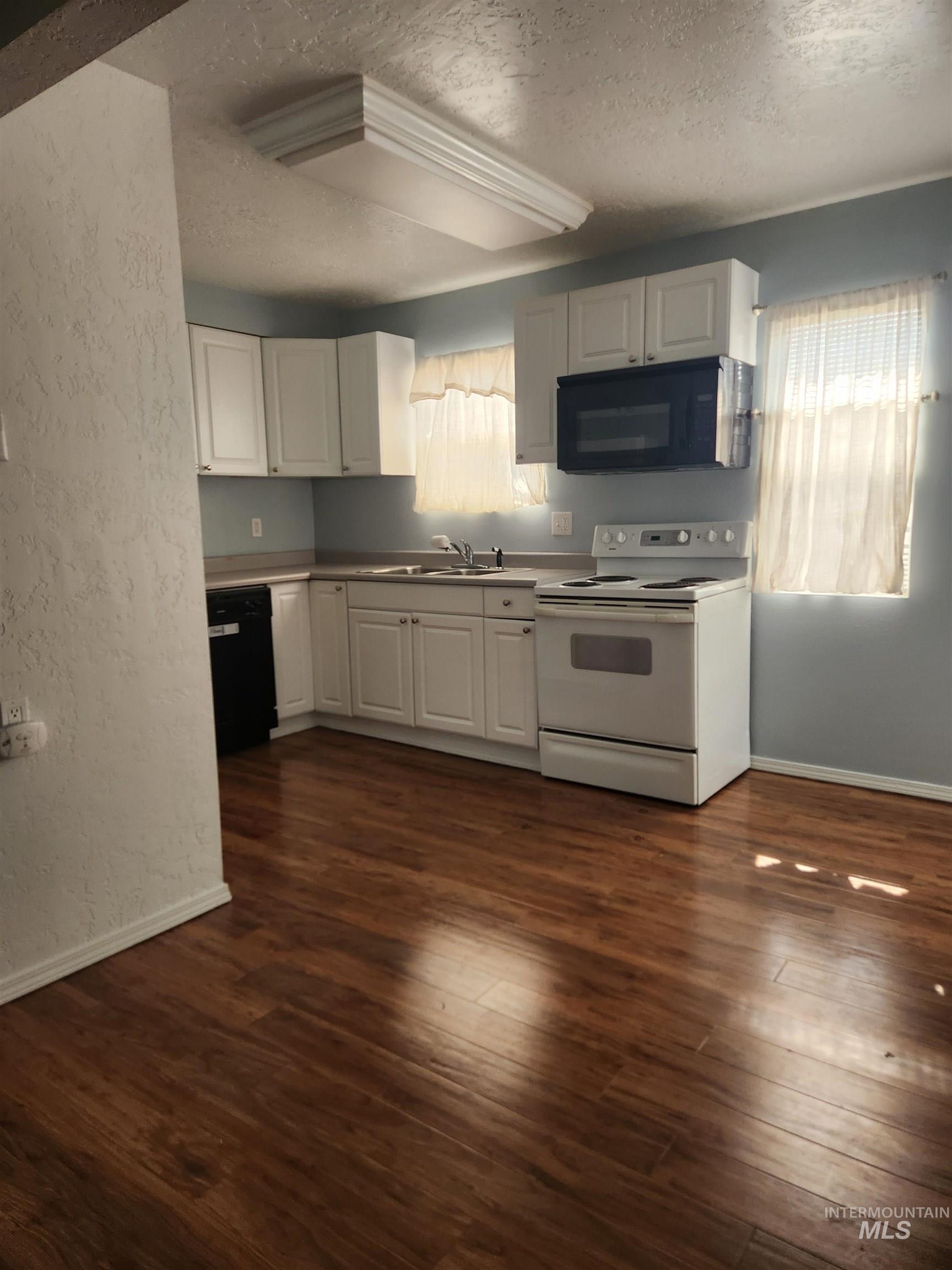 313 Baker Drive, Mountain Home, Idaho 83647, 4 Bedrooms, 1.5 Bathrooms, Residential For Sale, Price $275,000,MLS 98995438