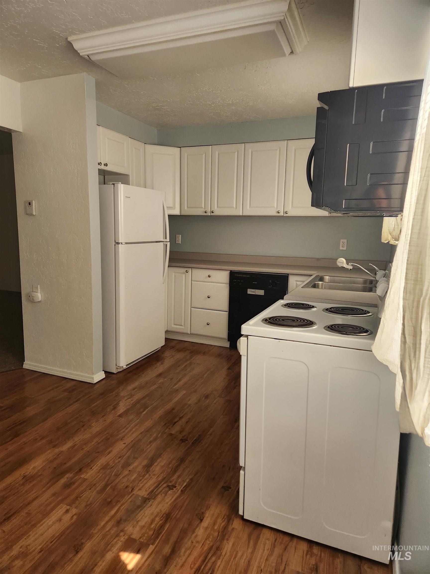 313 Baker Drive, Mountain Home, Idaho 83647, 4 Bedrooms, 1.5 Bathrooms, Residential For Sale, Price $275,000,MLS 98995438
