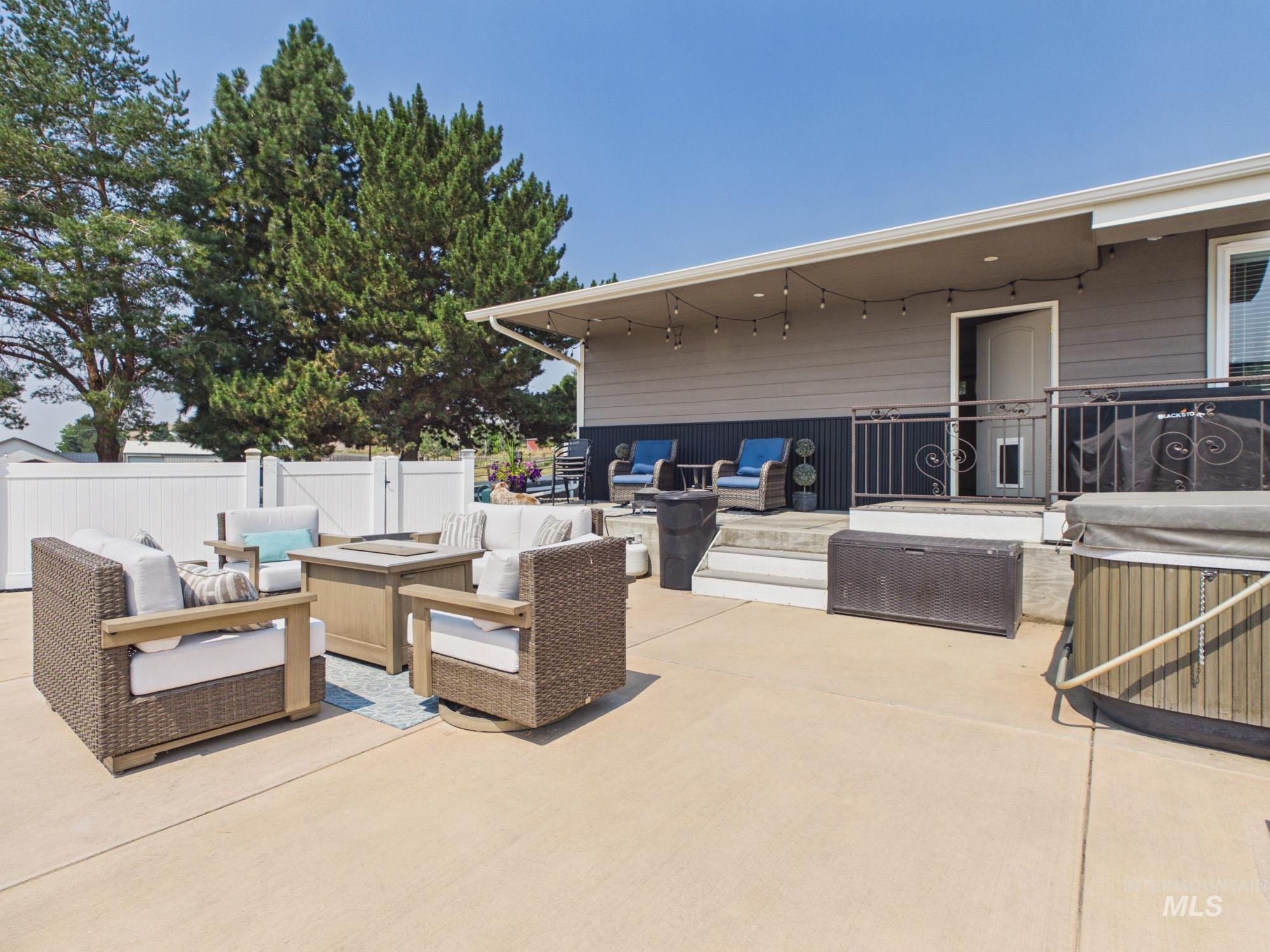 1916 Allmon, Lewiston, Idaho 83501, 4 Bedrooms, 3.5 Bathrooms, Residential For Sale, Price $899,000, 98995441