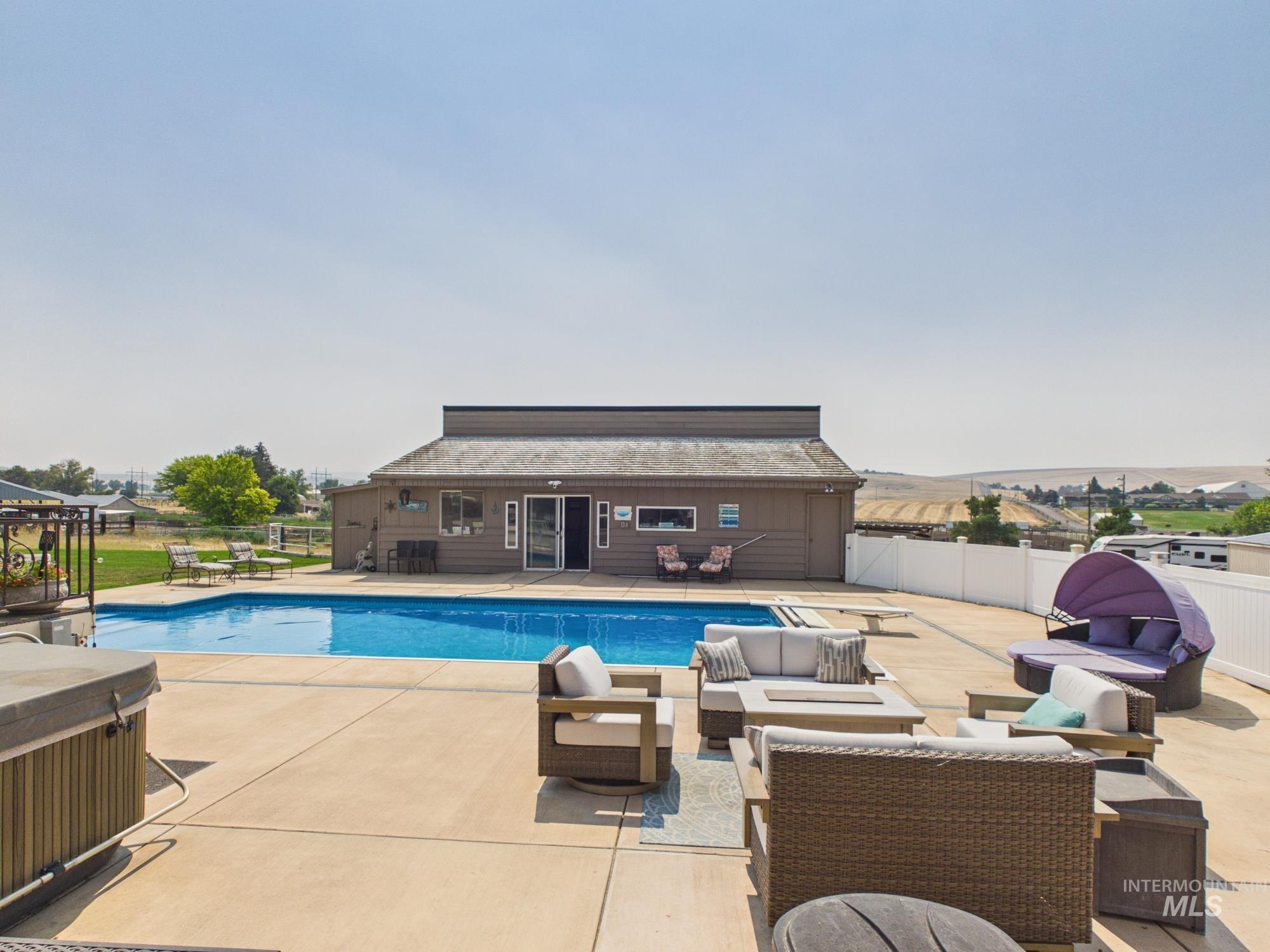 1916 Allmon, Lewiston, Idaho 83501, 4 Bedrooms, 3.5 Bathrooms, Residential For Sale, Price $899,000, 98995441