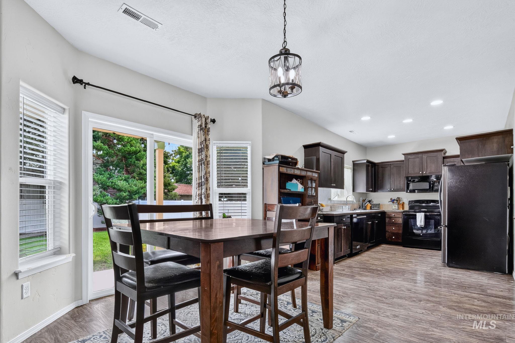 19044 Kenney Way, Caldwell, Idaho 83605, 4 Bedrooms, 2.5 Bathrooms, Residential For Sale, Price $500,000, 98995458