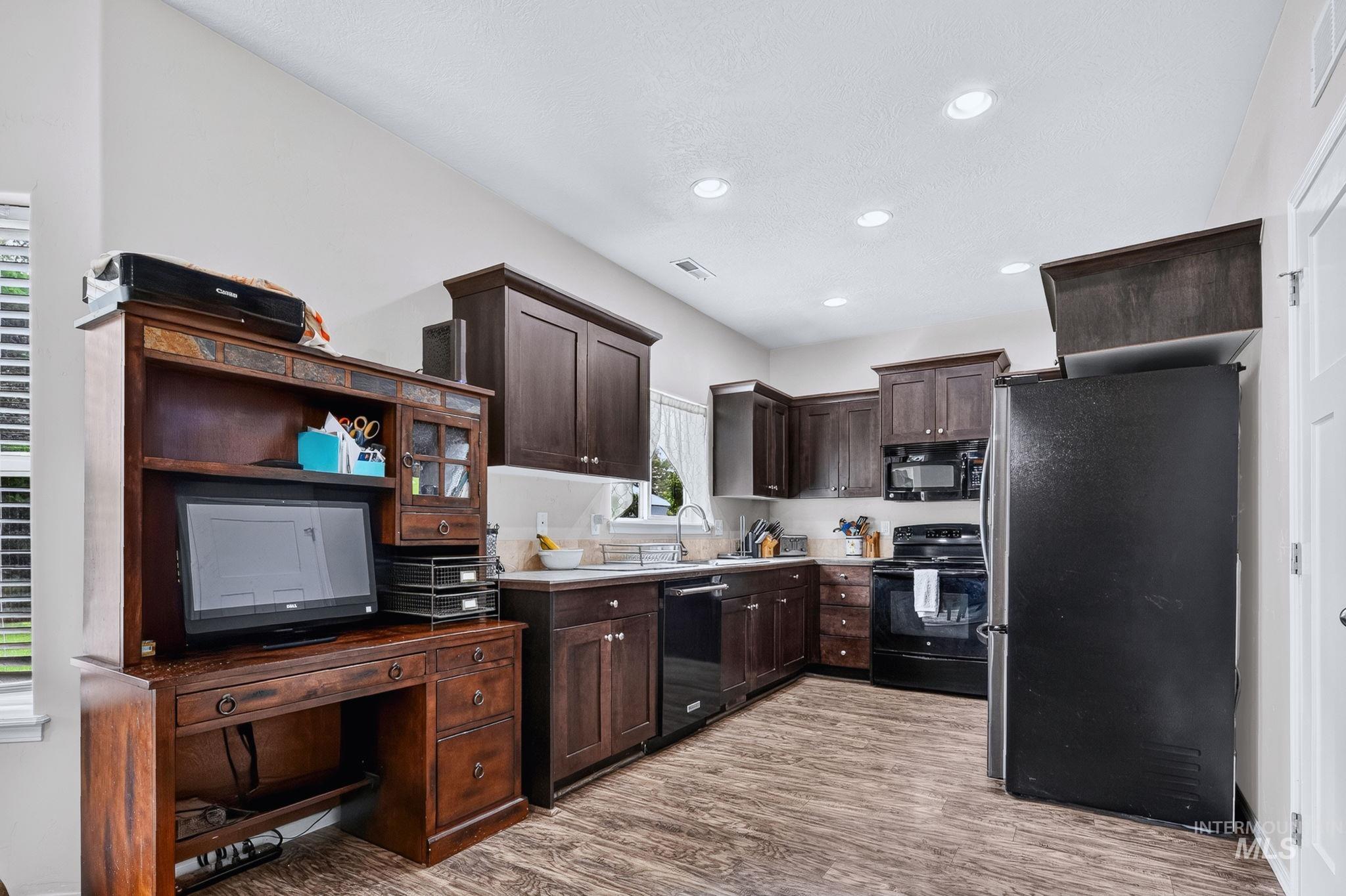 19044 Kenney Way, Caldwell, Idaho 83605, 4 Bedrooms, 2.5 Bathrooms, Residential For Sale, Price $490,000,MLS 98995458