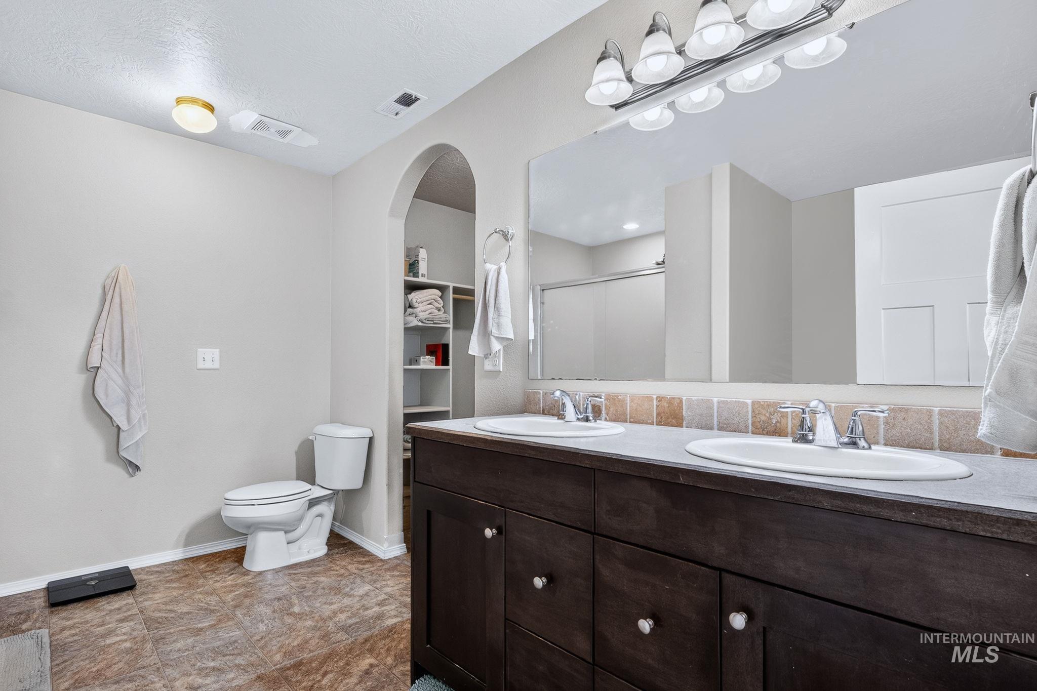 19044 Kenney Way, Caldwell, Idaho 83605, 4 Bedrooms, 2.5 Bathrooms, Residential For Sale, Price $490,000,MLS 98995458