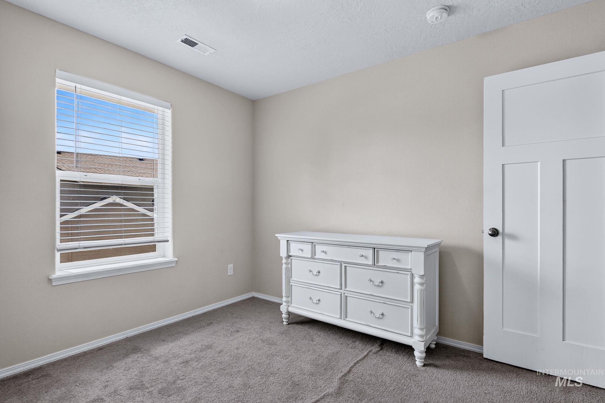 19044 Kenney Way, Caldwell, Idaho 83605, 4 Bedrooms, 2.5 Bathrooms, Residential For Sale, Price $490,000,MLS 98995458