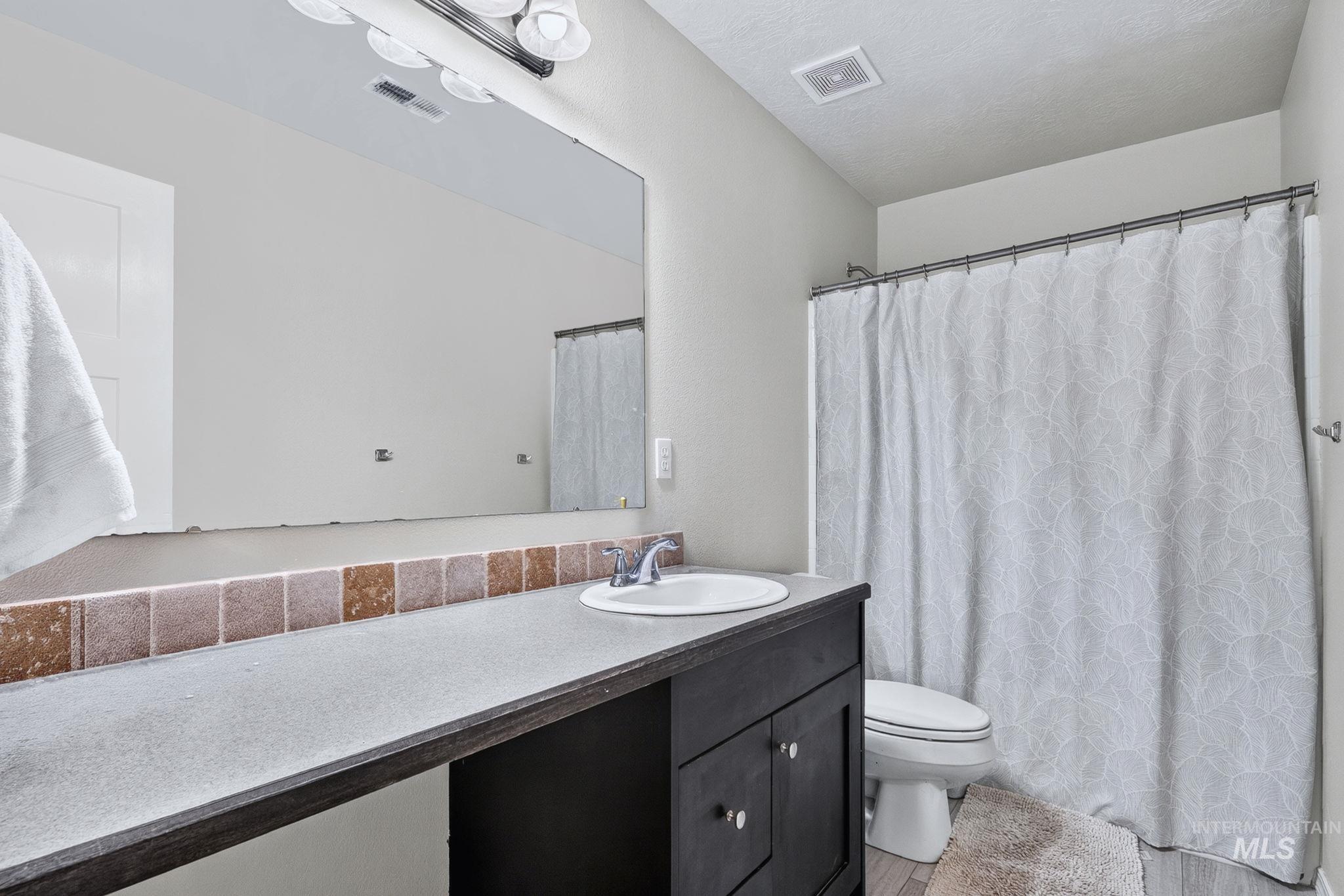19044 Kenney Way, Caldwell, Idaho 83605, 4 Bedrooms, 2.5 Bathrooms, Residential For Sale, Price $490,000,MLS 98995458