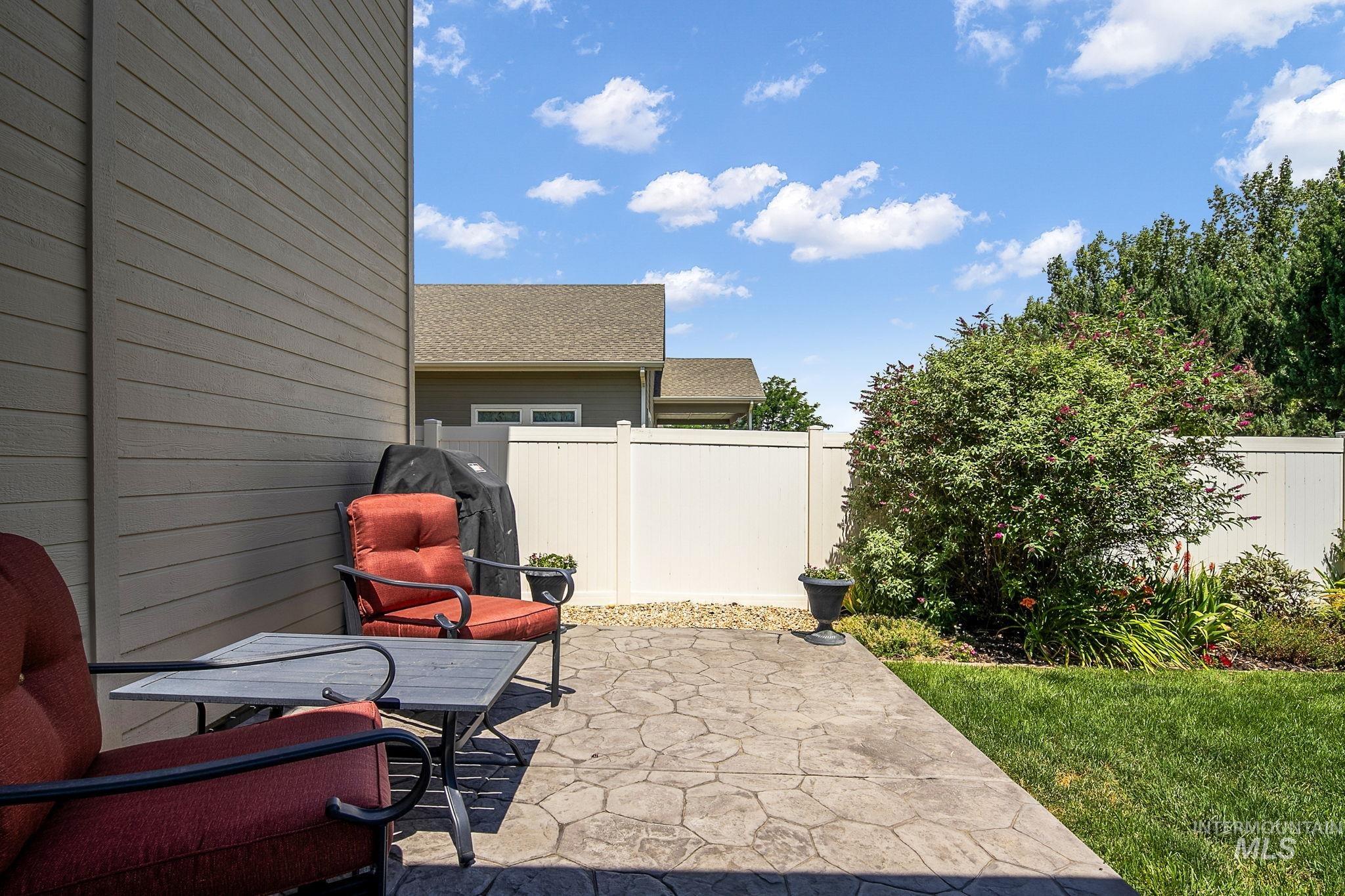 19044 Kenney Way, Caldwell, Idaho 83605, 4 Bedrooms, 2.5 Bathrooms, Residential For Sale, Price $490,000,MLS 98995458