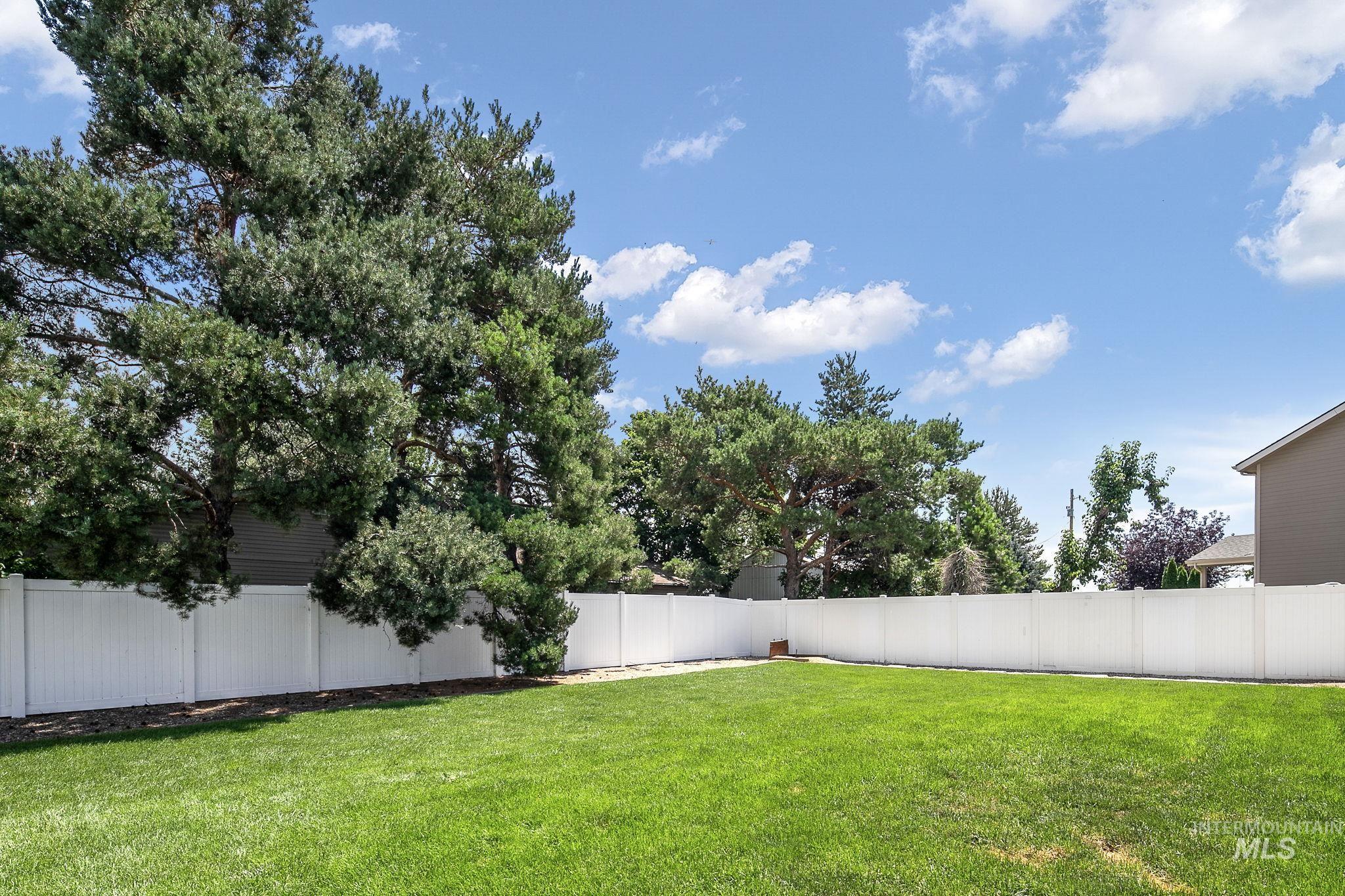 19044 Kenney Way, Caldwell, Idaho 83605, 4 Bedrooms, 2.5 Bathrooms, Residential For Sale, Price $490,000,MLS 98995458