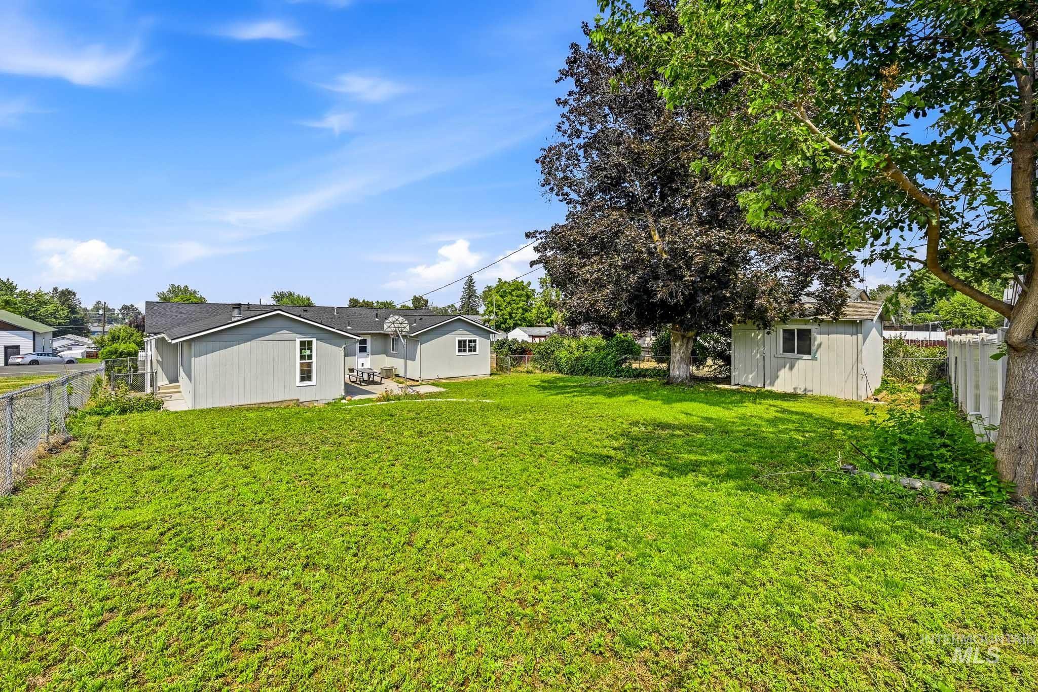 1220 18th Ave, Lewiston, Idaho 83501, 5 Bedrooms, 3 Bathrooms, Residential For Sale, Price $425,000,MLS 98995459