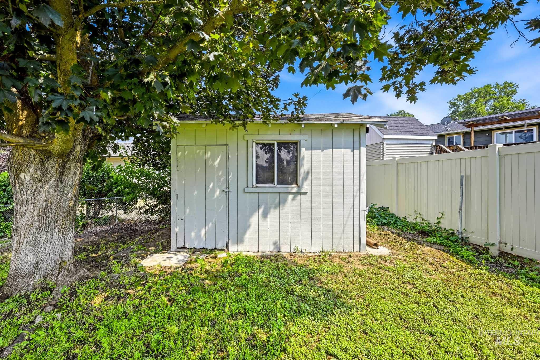 1220 18th Ave, Lewiston, Idaho 83501, 5 Bedrooms, 3 Bathrooms, Residential For Sale, Price $425,000,MLS 98995459