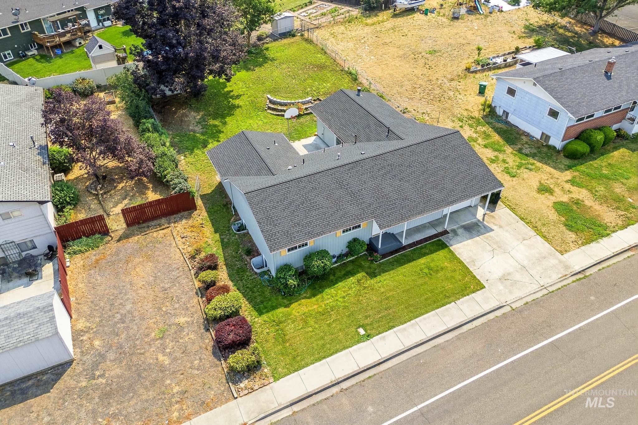 1220 18th Ave, Lewiston, Idaho 83501, 5 Bedrooms, 3 Bathrooms, Residential For Sale, Price $425,000,MLS 98995459