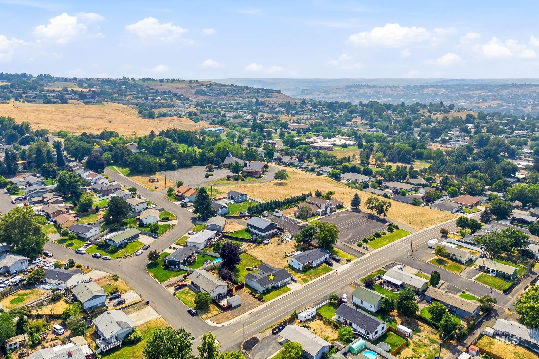 1220 18th Ave, Lewiston, Idaho 83501, 5 Bedrooms, 3 Bathrooms, Residential For Sale, Price $425,000,MLS 98995459