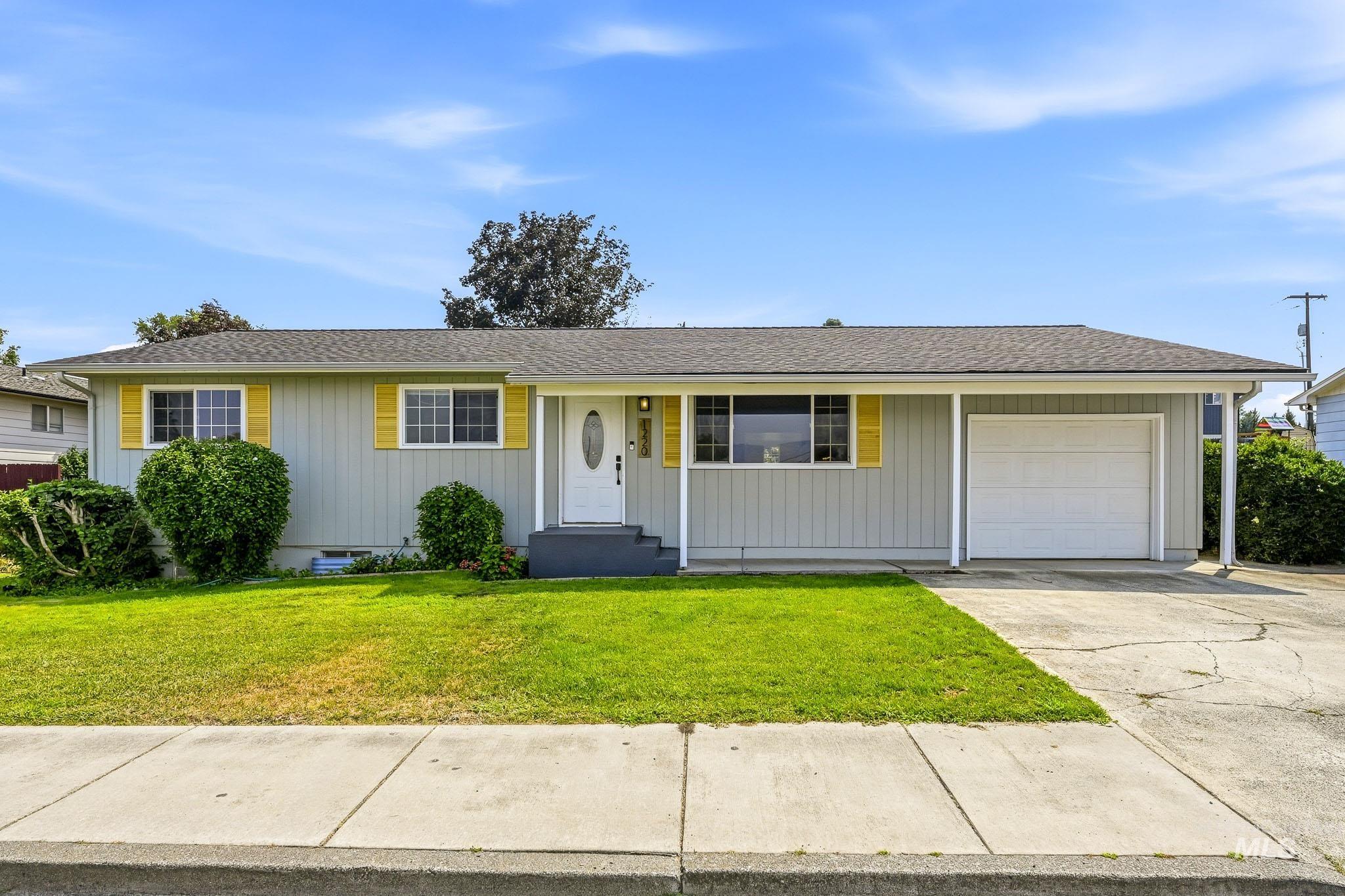 1220 18th Ave, Lewiston, Idaho 83501, 5 Bedrooms, 3 Bathrooms, Residential For Sale, Price $425,000,MLS 98995459