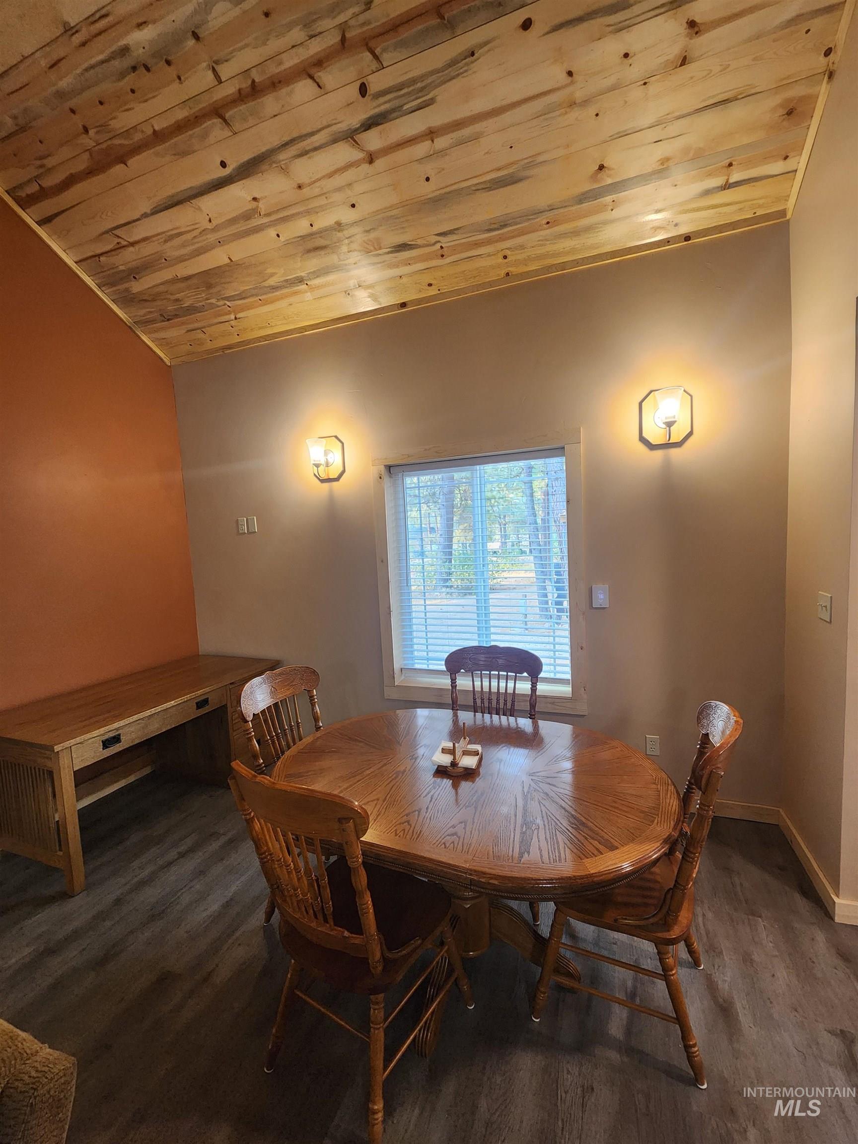 1061 N Hidden Pine Rd, Pine, Idaho 83647, 2 Bedrooms, 2 Bathrooms, Residential For Sale, Price $719,000, 98995468