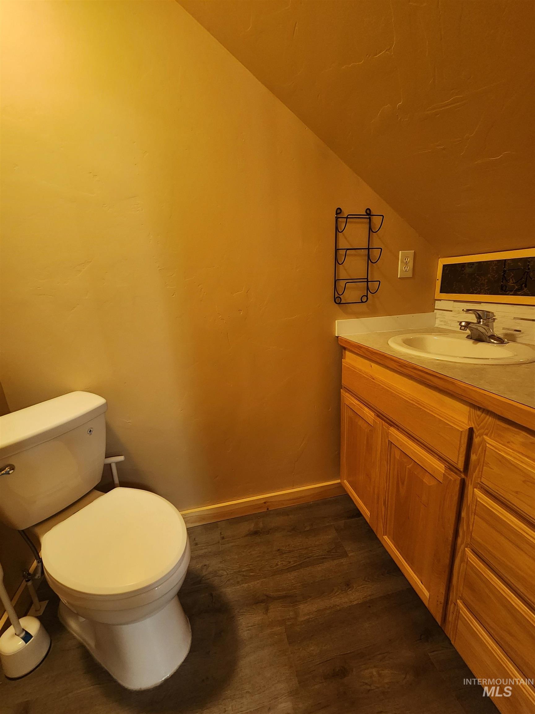 1061 N Hidden Pine Rd, Pine, Idaho 83647, 2 Bedrooms, 2 Bathrooms, Residential For Sale, Price $719,000, 98995468