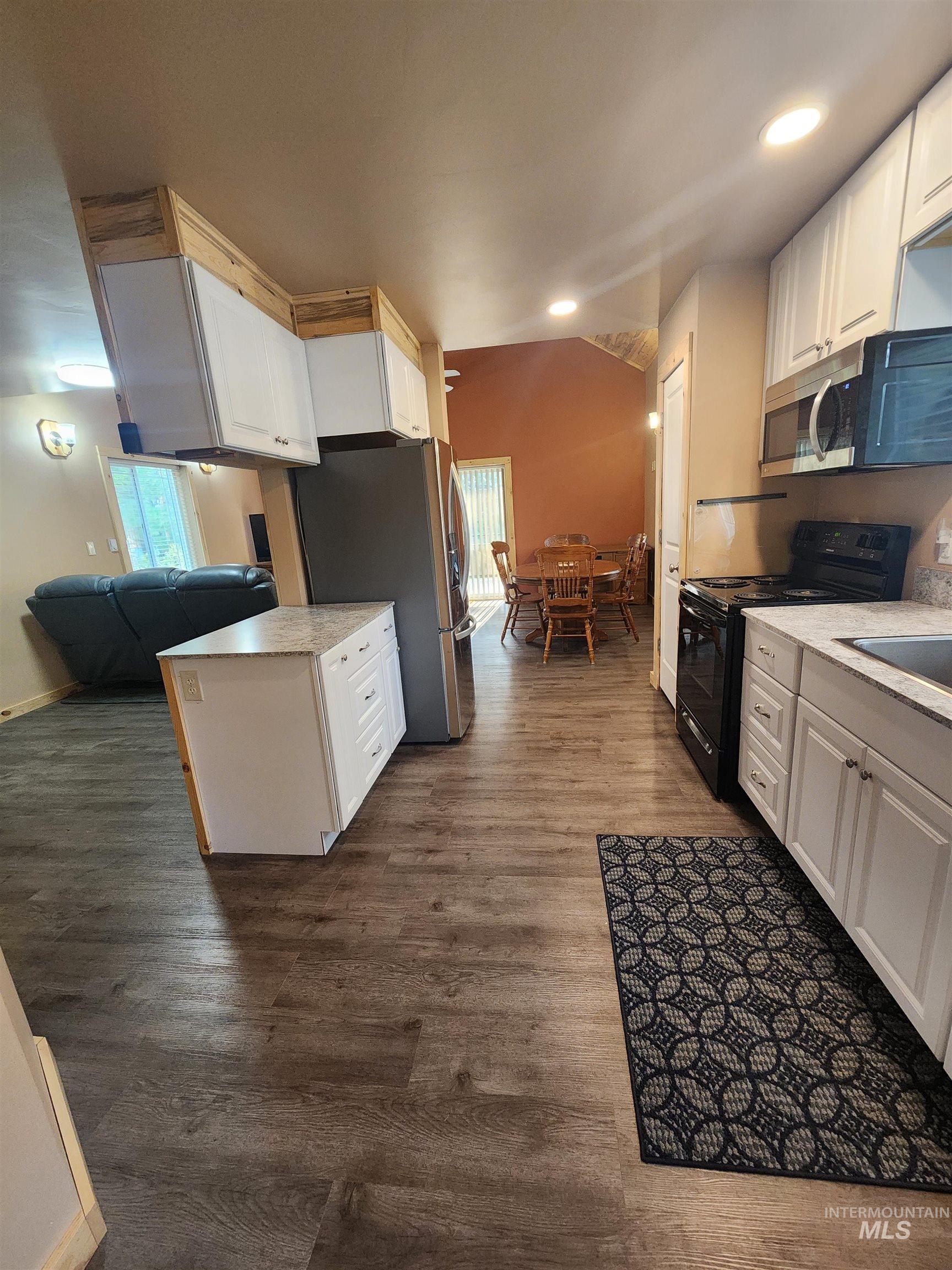 1061 N Hidden Pine Rd, Pine, Idaho 83647, 2 Bedrooms, 2 Bathrooms, Residential For Sale, Price $719,000, 98995468