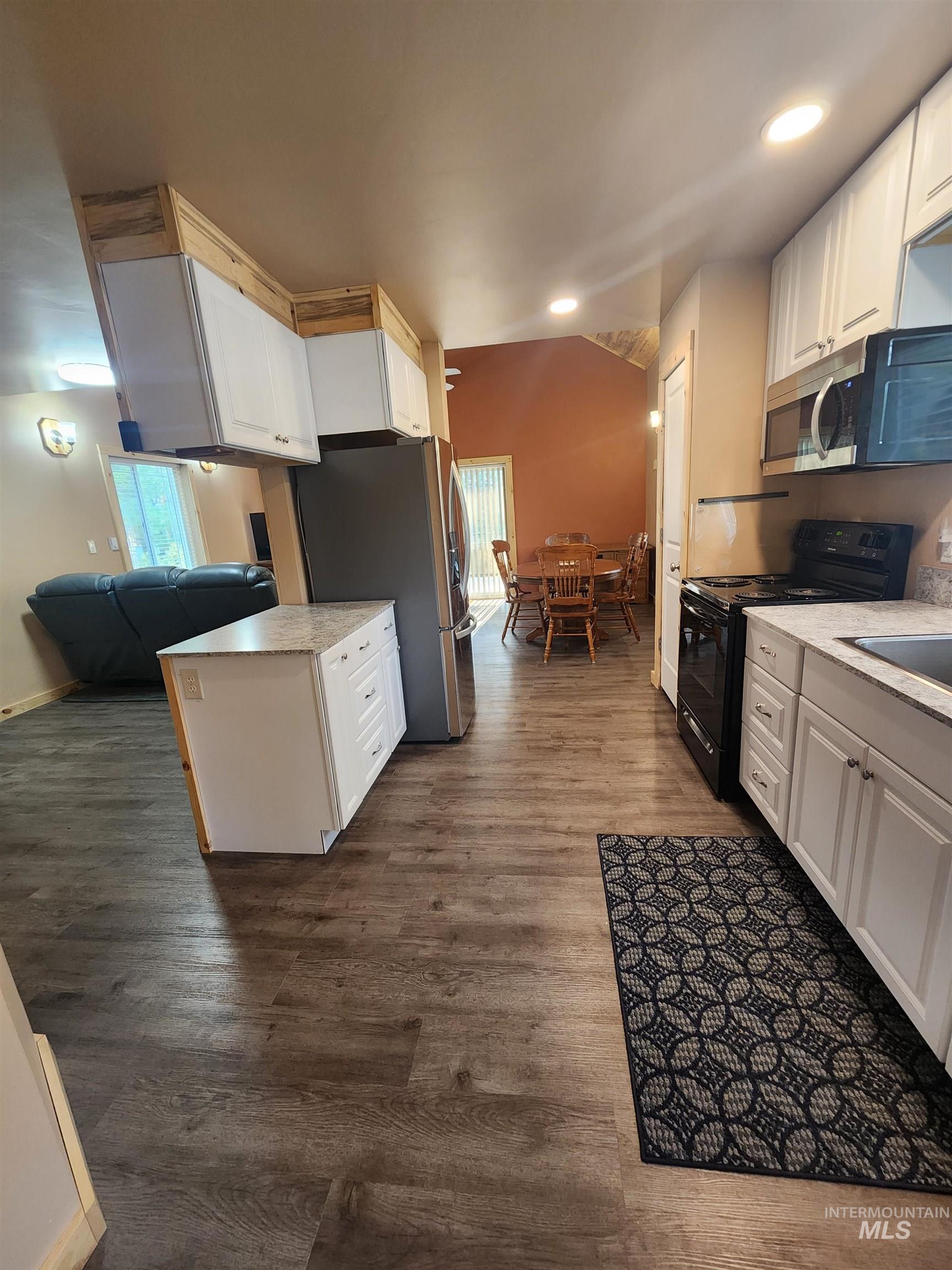 1061 N Hidden Pine Rd, Pine, Idaho 83647, 2 Bedrooms, 2 Bathrooms, Residential For Sale, Price $719,000, 98995468