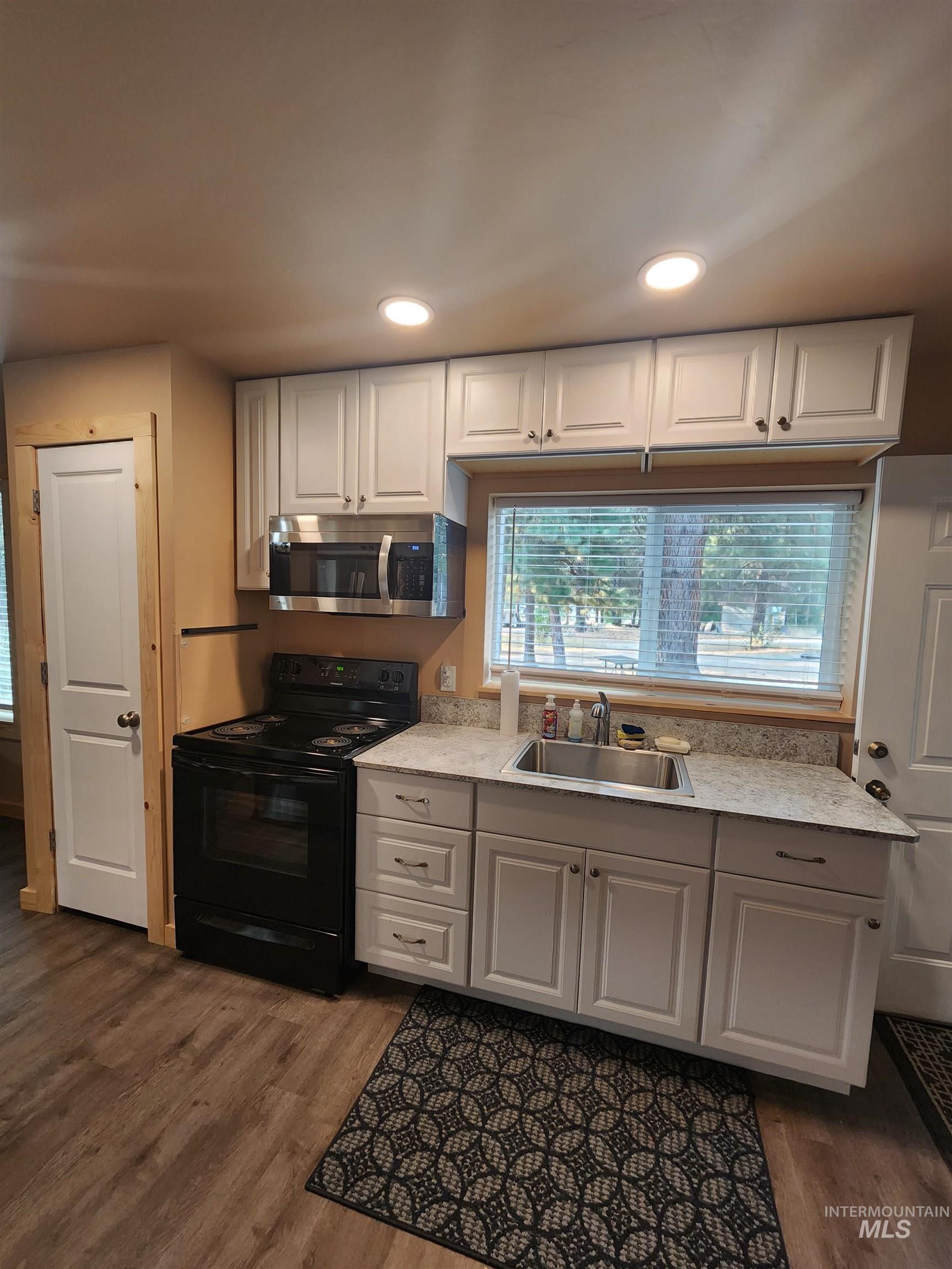 1061 N Hidden Pine Rd, Pine, Idaho 83647, 2 Bedrooms, 2 Bathrooms, Residential For Sale, Price $719,000, 98995468